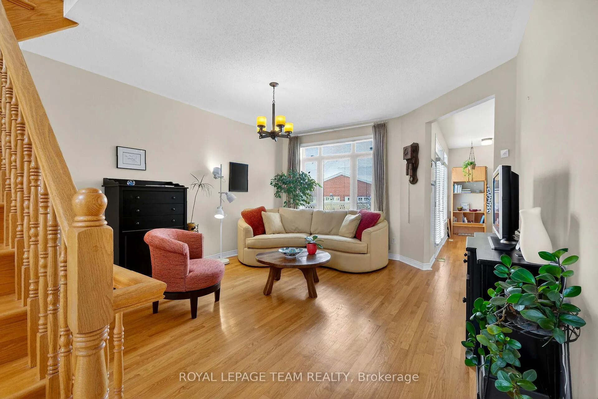 Photo 3 of 52 Great Oak Private, Ottawa, Riverview Park — HOMEH