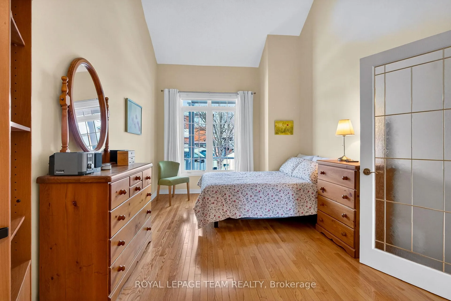 Photo 4 of 52 Great Oak Private, Ottawa, Riverview Park — HOMEH