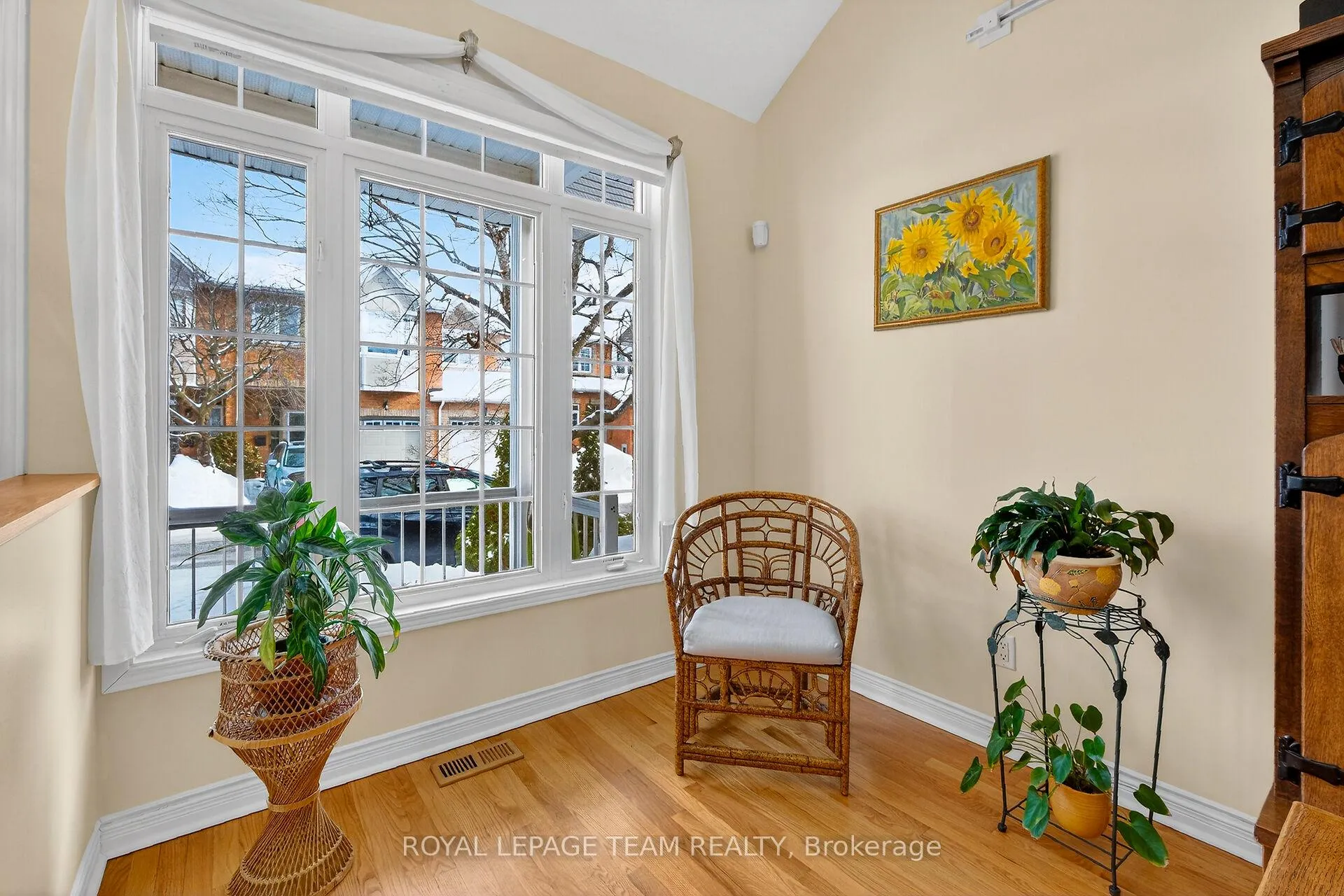 Photo 9 of 52 Great Oak Private, Ottawa, Riverview Park — HOMEH