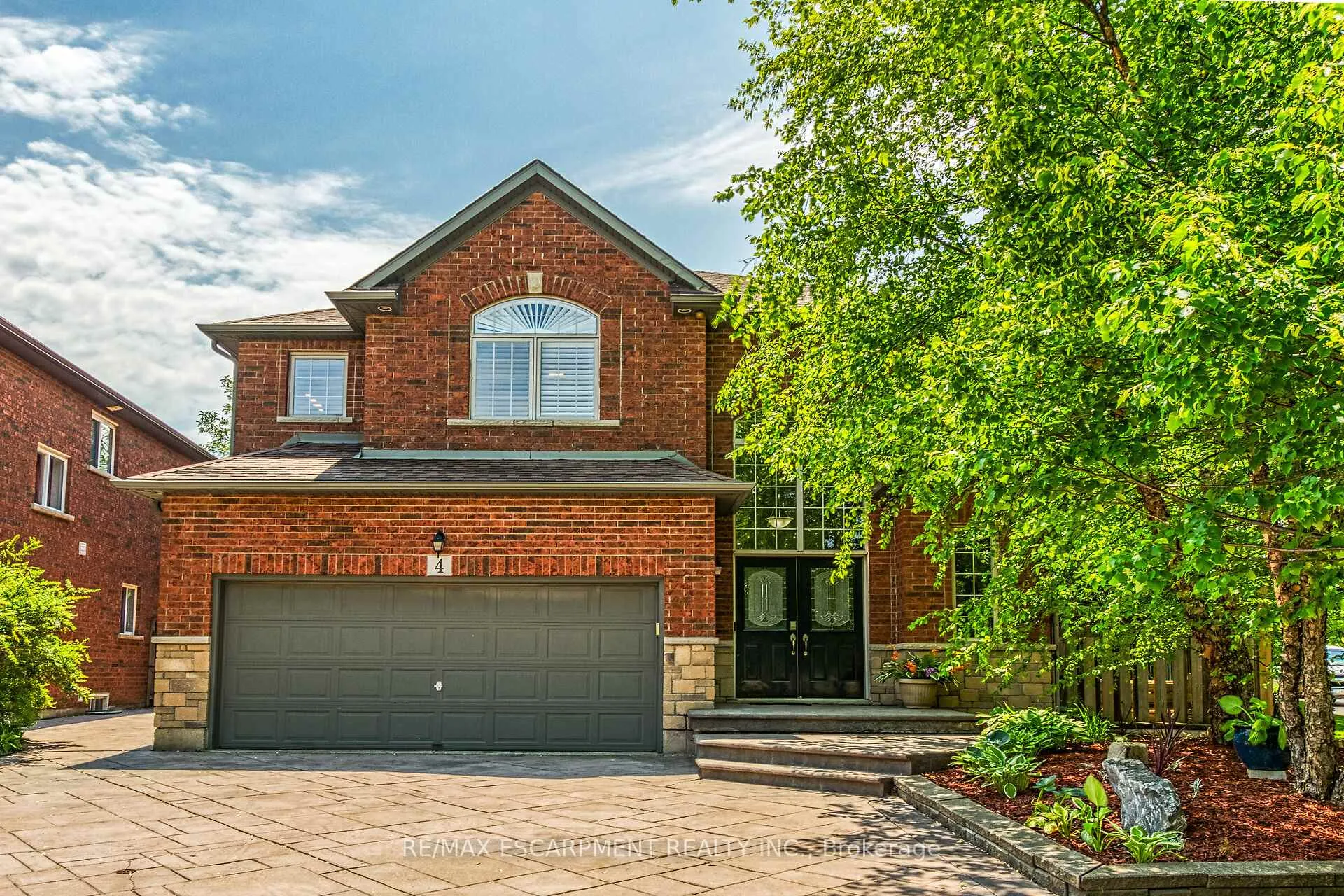 Photo 2 of 4 Moonstone Court, Hamilton, Gurnett — HOMEH