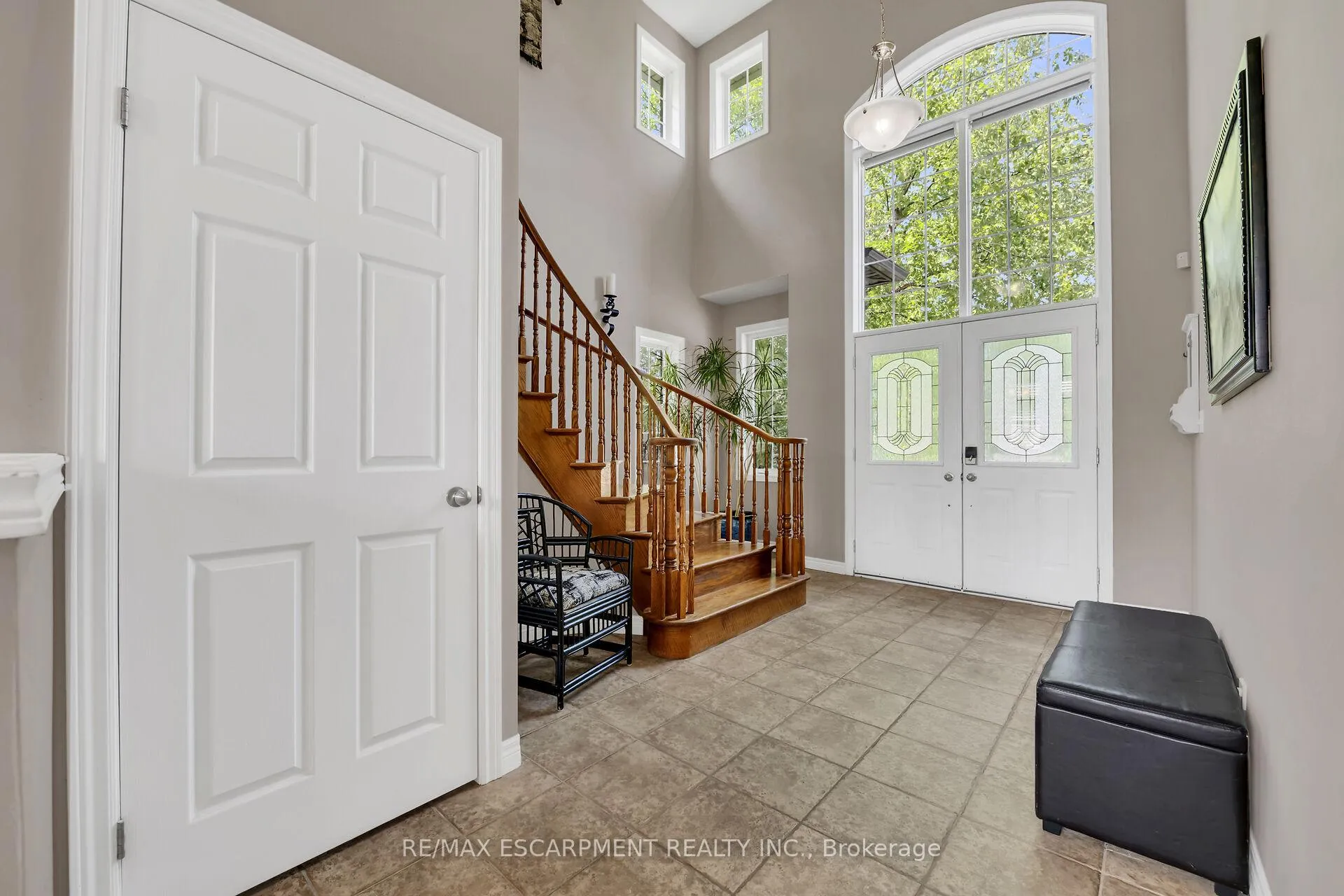 Photo 4 of 4 Moonstone Court, Hamilton, Gurnett — HOMEH