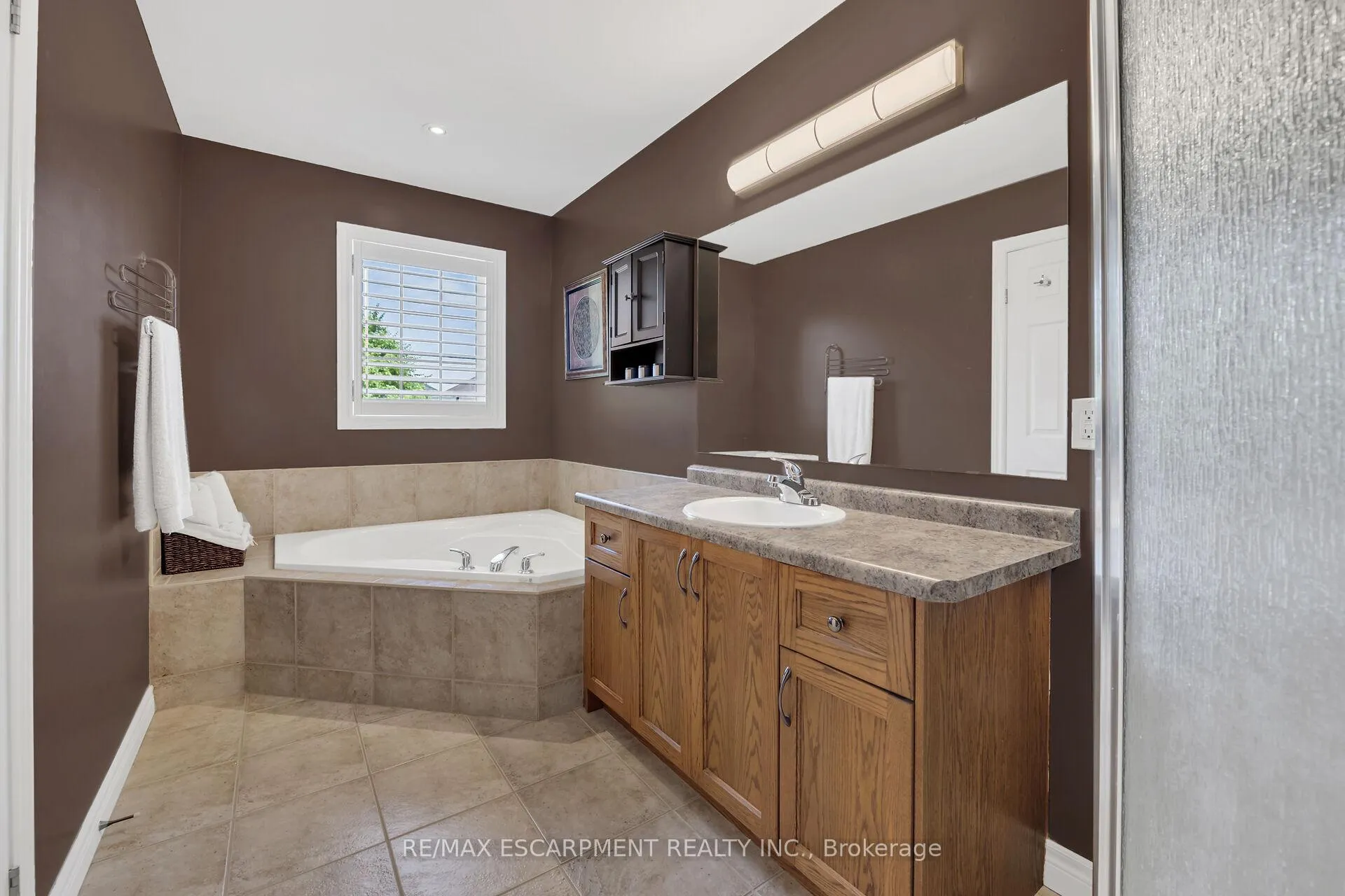 Photo 25 of 4 Moonstone Court, Hamilton, Gurnett — HOMEH