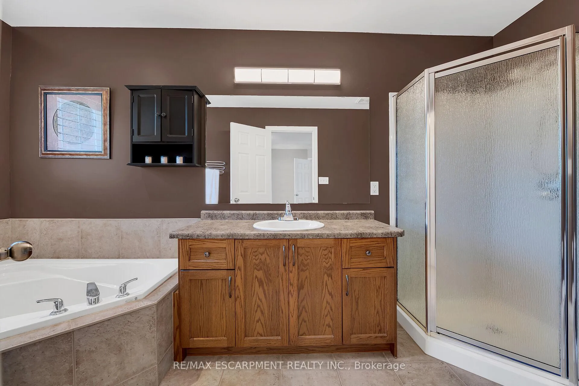 Photo 26 of 4 Moonstone Court, Hamilton, Gurnett — HOMEH