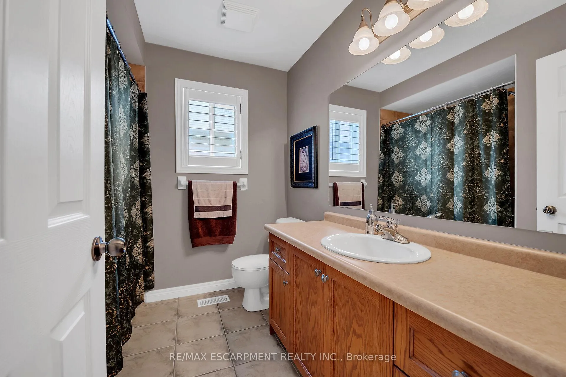 Photo 29 of 4 Moonstone Court, Hamilton, Gurnett — HOMEH