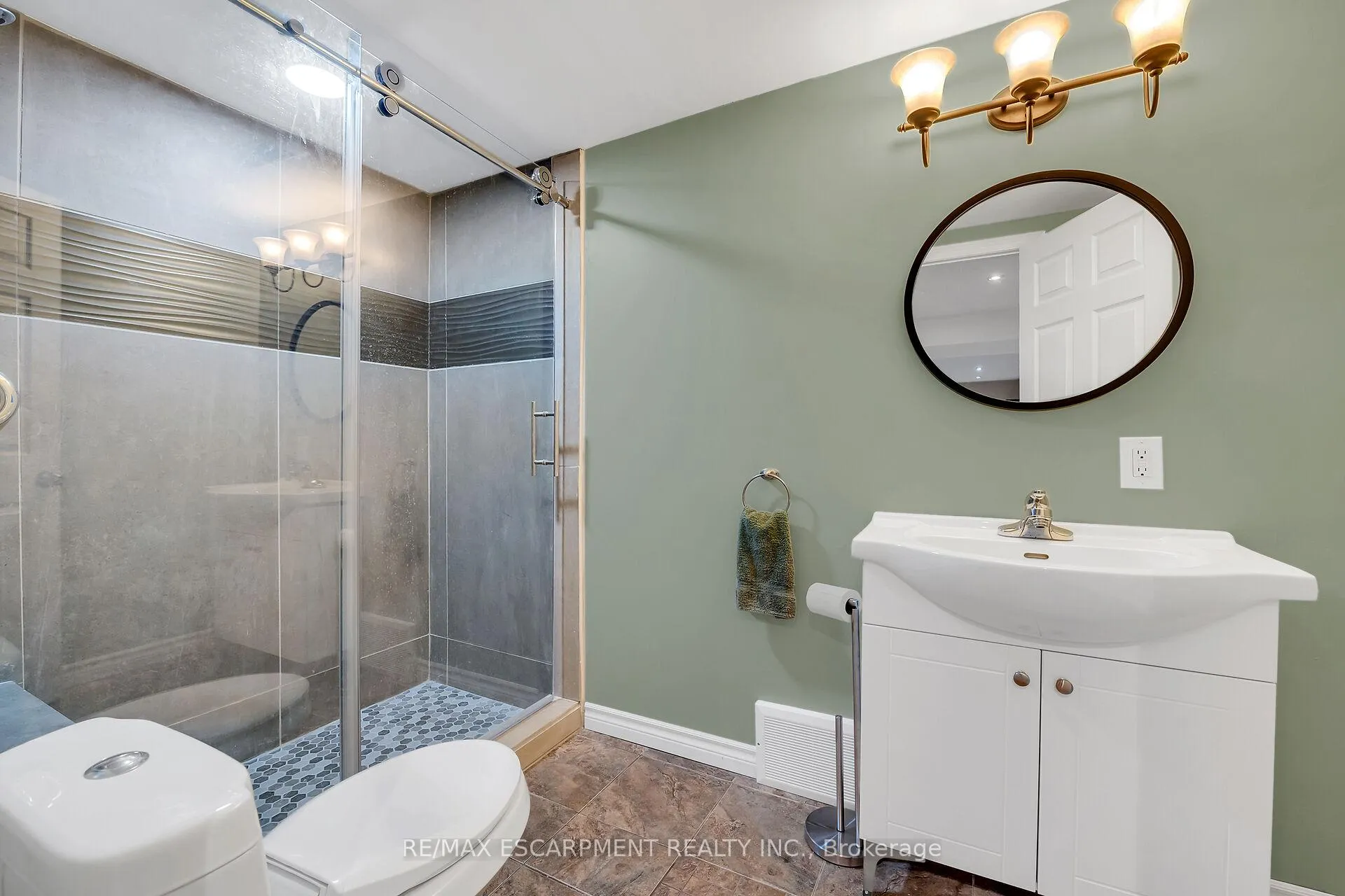 Photo 37 of 4 Moonstone Court, Hamilton, Gurnett — HOMEH