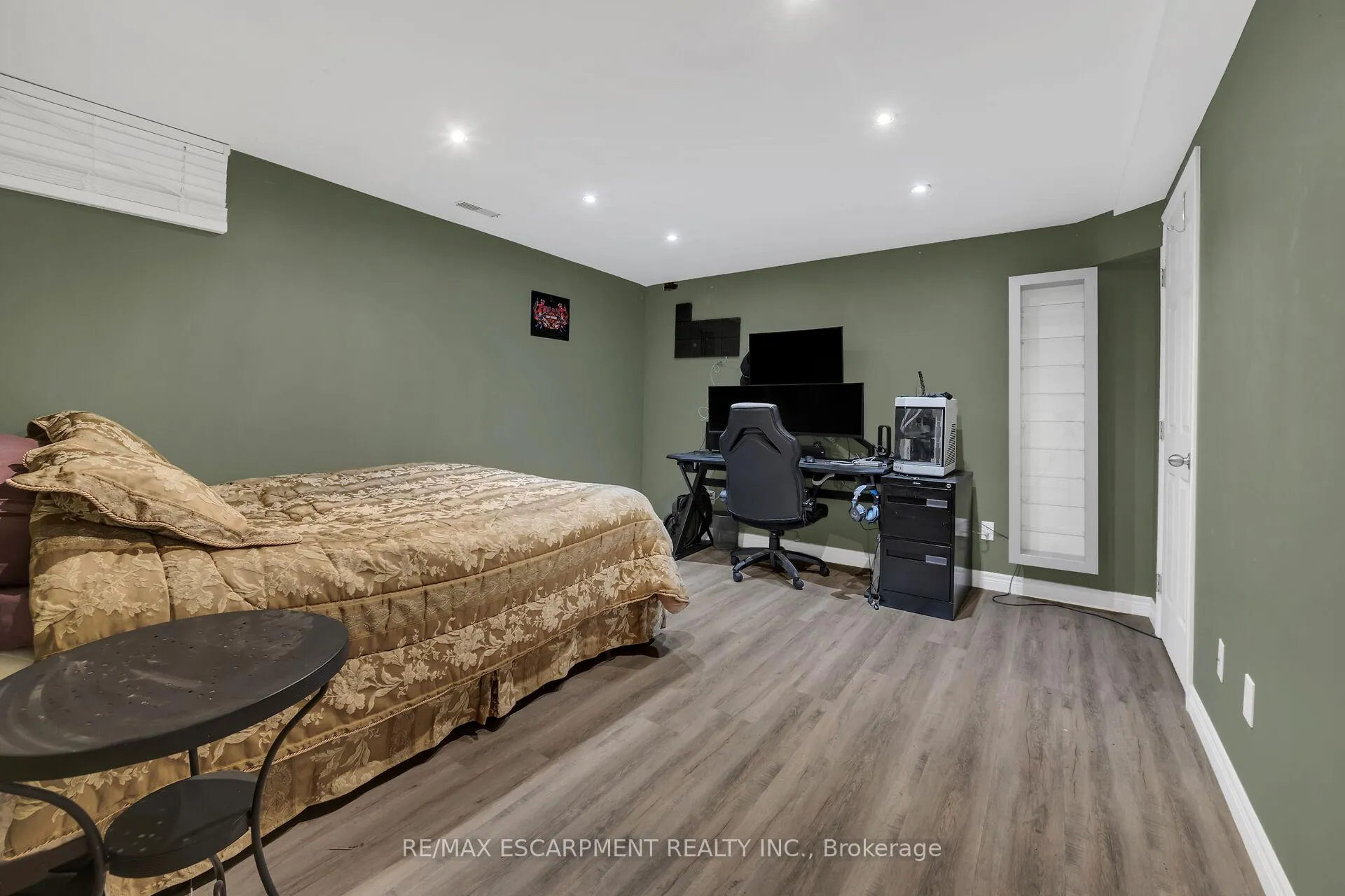Photo 38 of 4 Moonstone Court, Hamilton, Gurnett — HOMEH