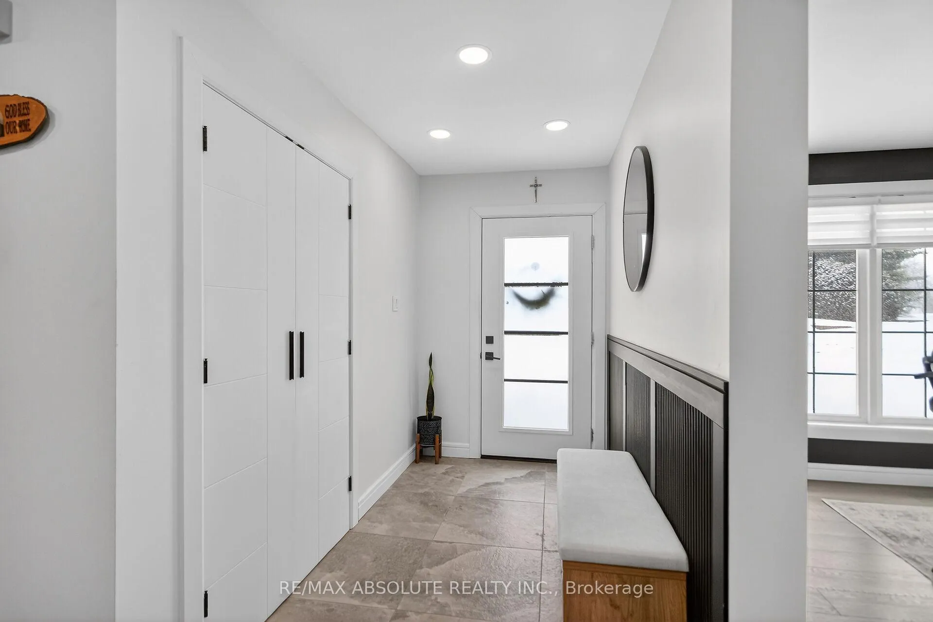 Photo 2 of 6560 Michelangelo Court, Ottawa, North Gower — HOMEH