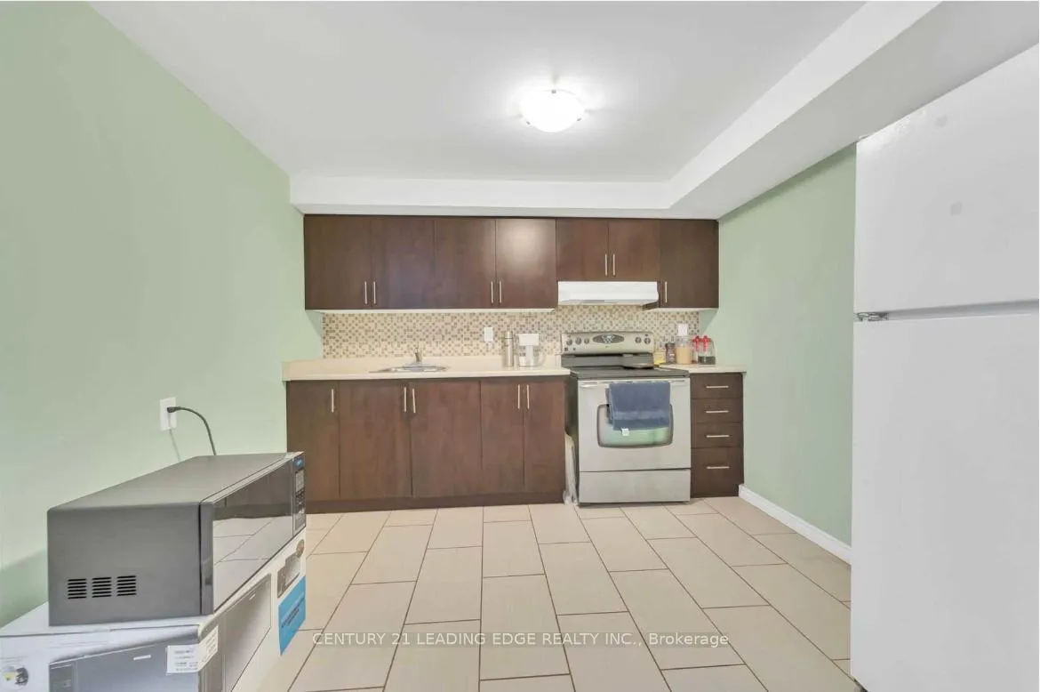 Photo 3 of Unit BSMNT, 2 Desert Sand Drive, Brampton, Sandringham-Wellington — HOMEH