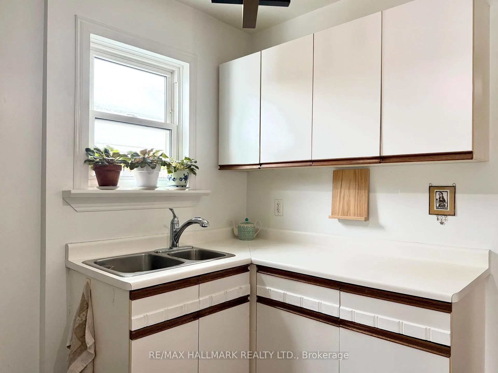 Photo 11 of 41 Richard Avenue, Toronto, Greenwood-Coxwell — HOMEH
