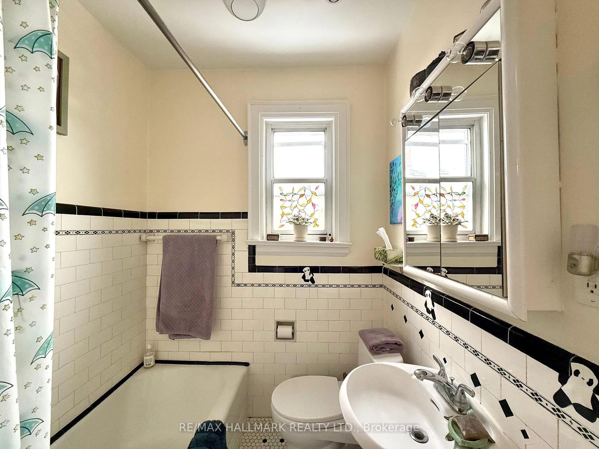 Photo 15 of 41 Richard Avenue, Toronto, Greenwood-Coxwell — HOMEH