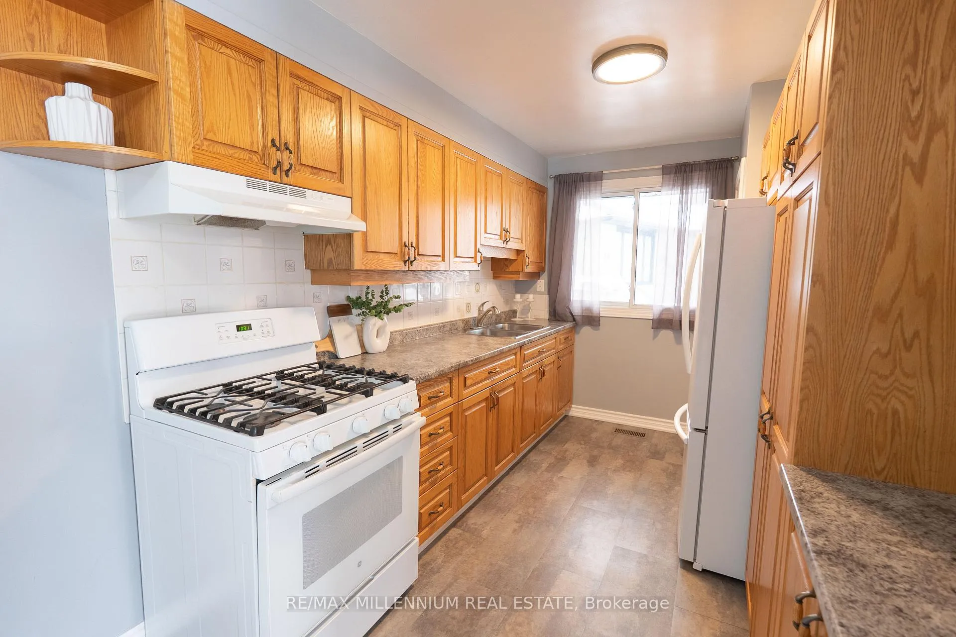 Photo 7 of 50 Stevens Crescent, Halton Hills, Georgetown — HOMEH