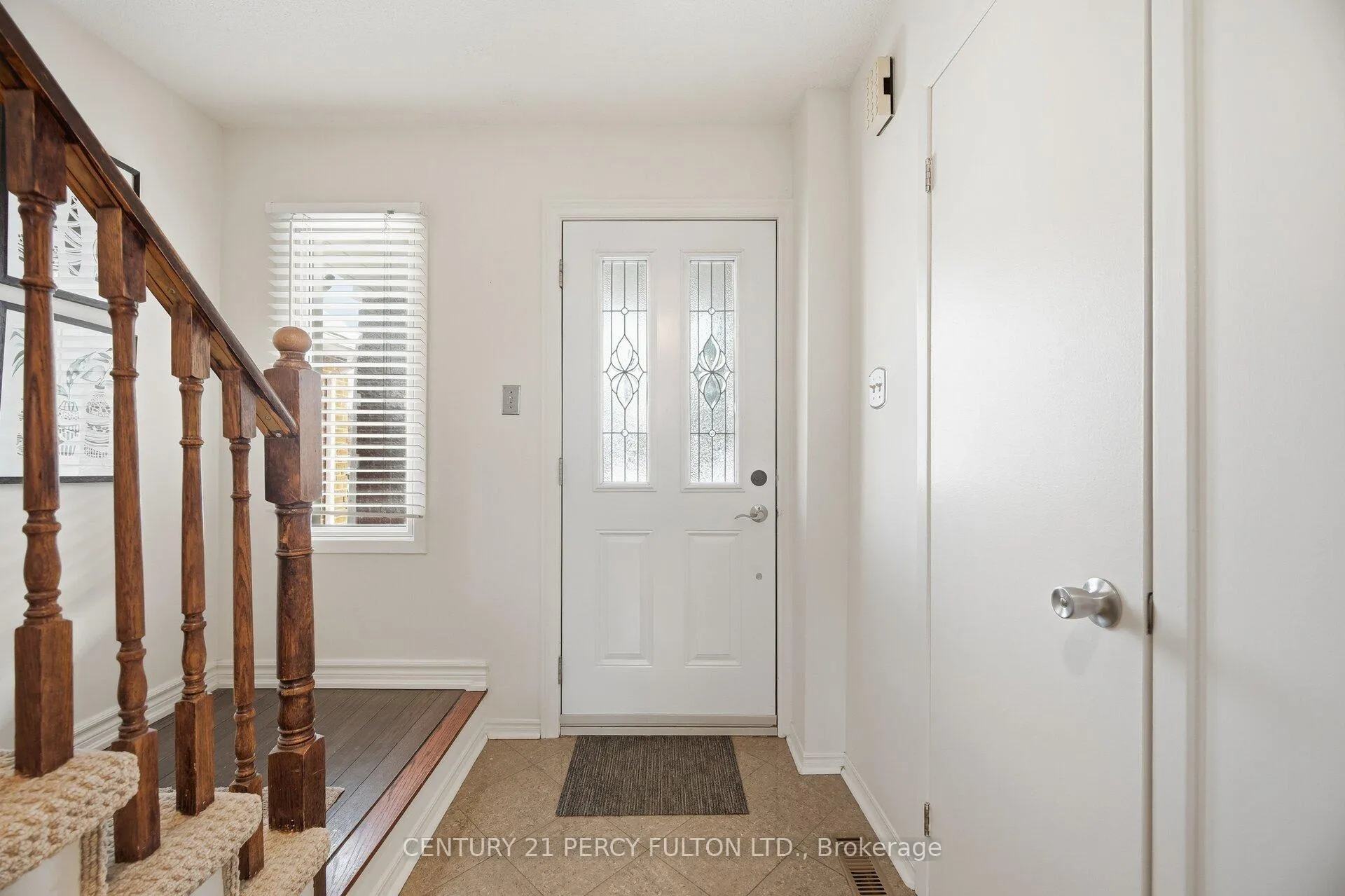 Photo 4 of 1302 Ferncliff Circle, Pickering, Liverpool — HOMEH