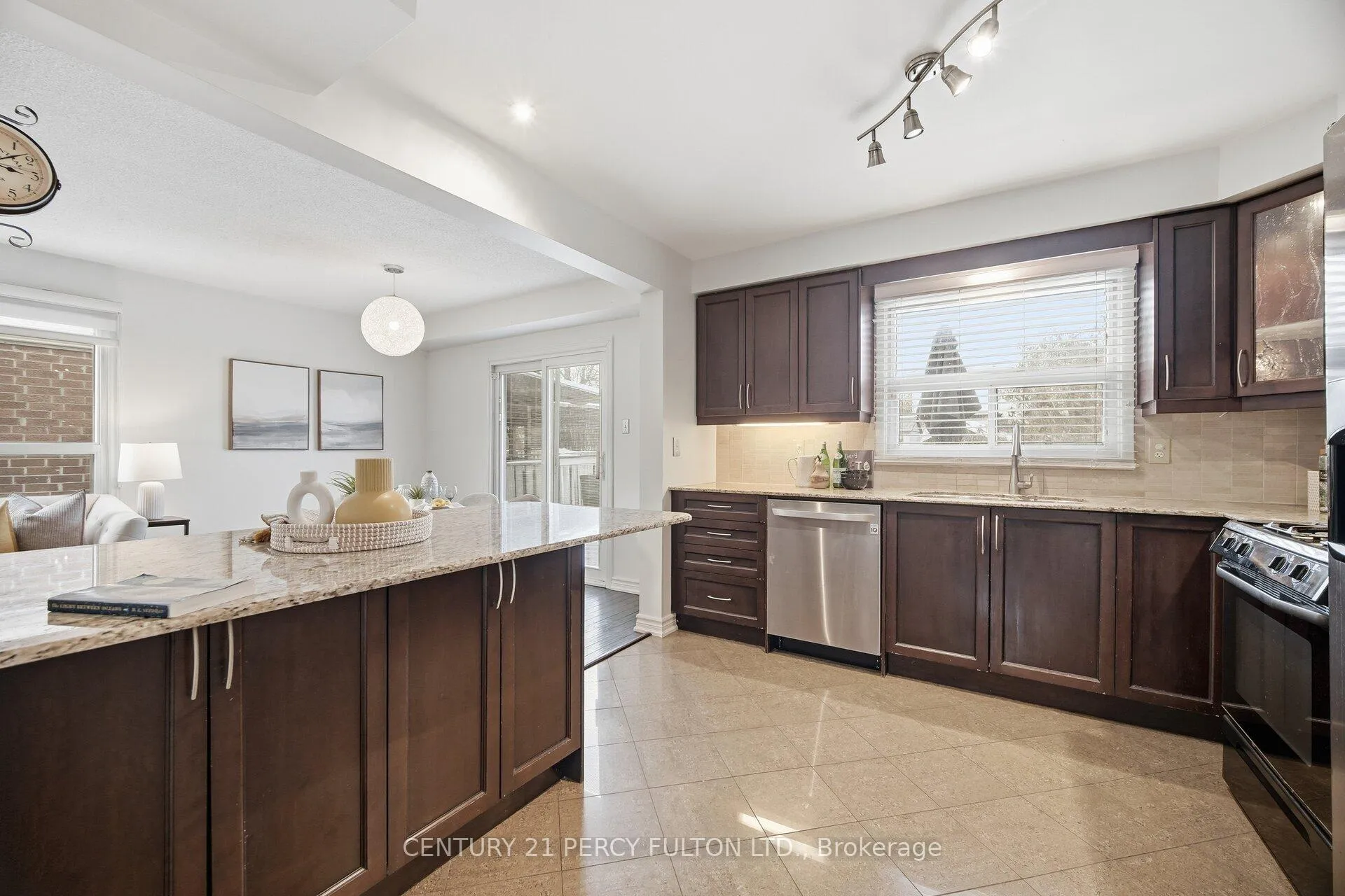 Photo 11 of 1302 Ferncliff Circle, Pickering, Liverpool — HOMEH