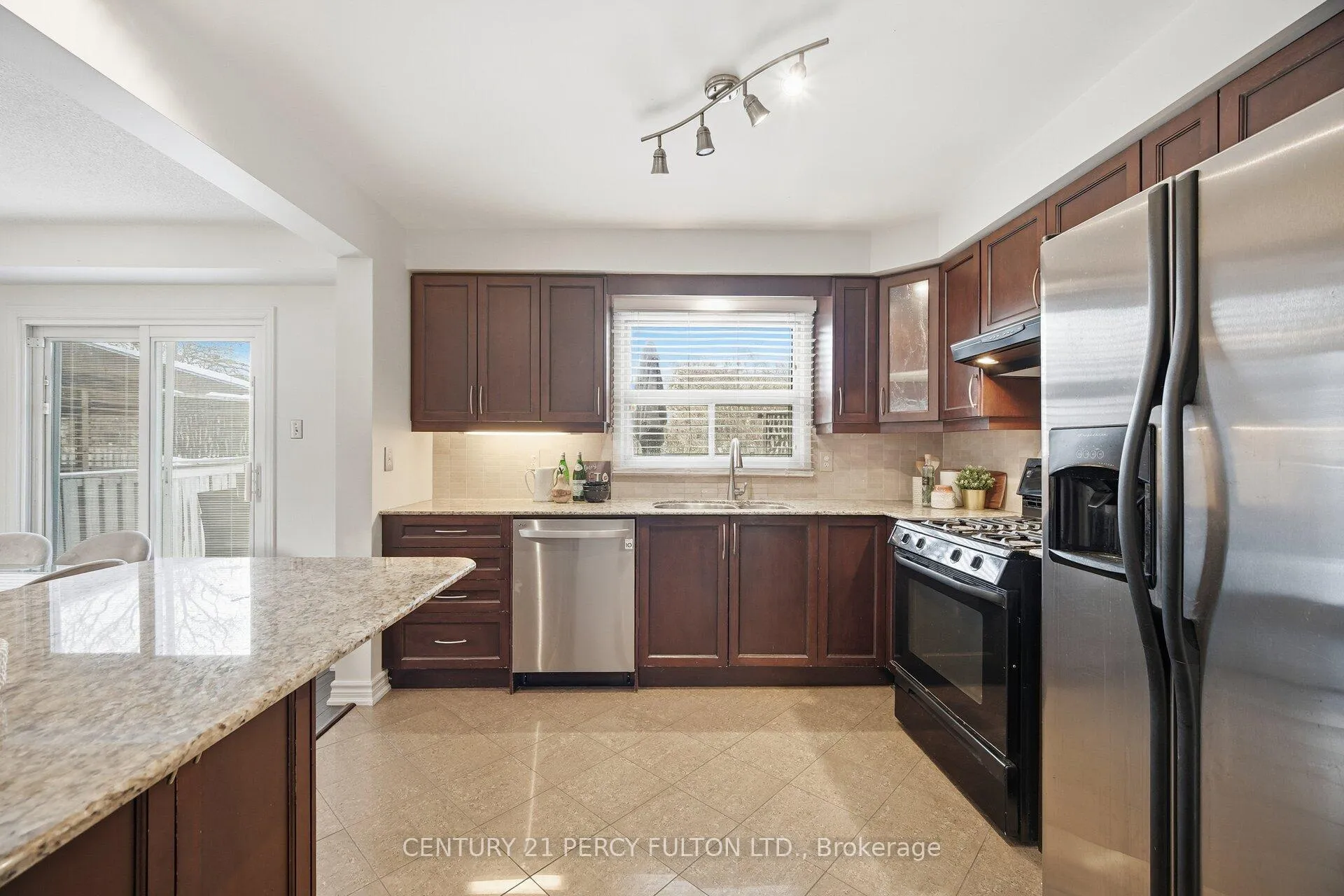 Photo 12 of 1302 Ferncliff Circle, Pickering, Liverpool — HOMEH