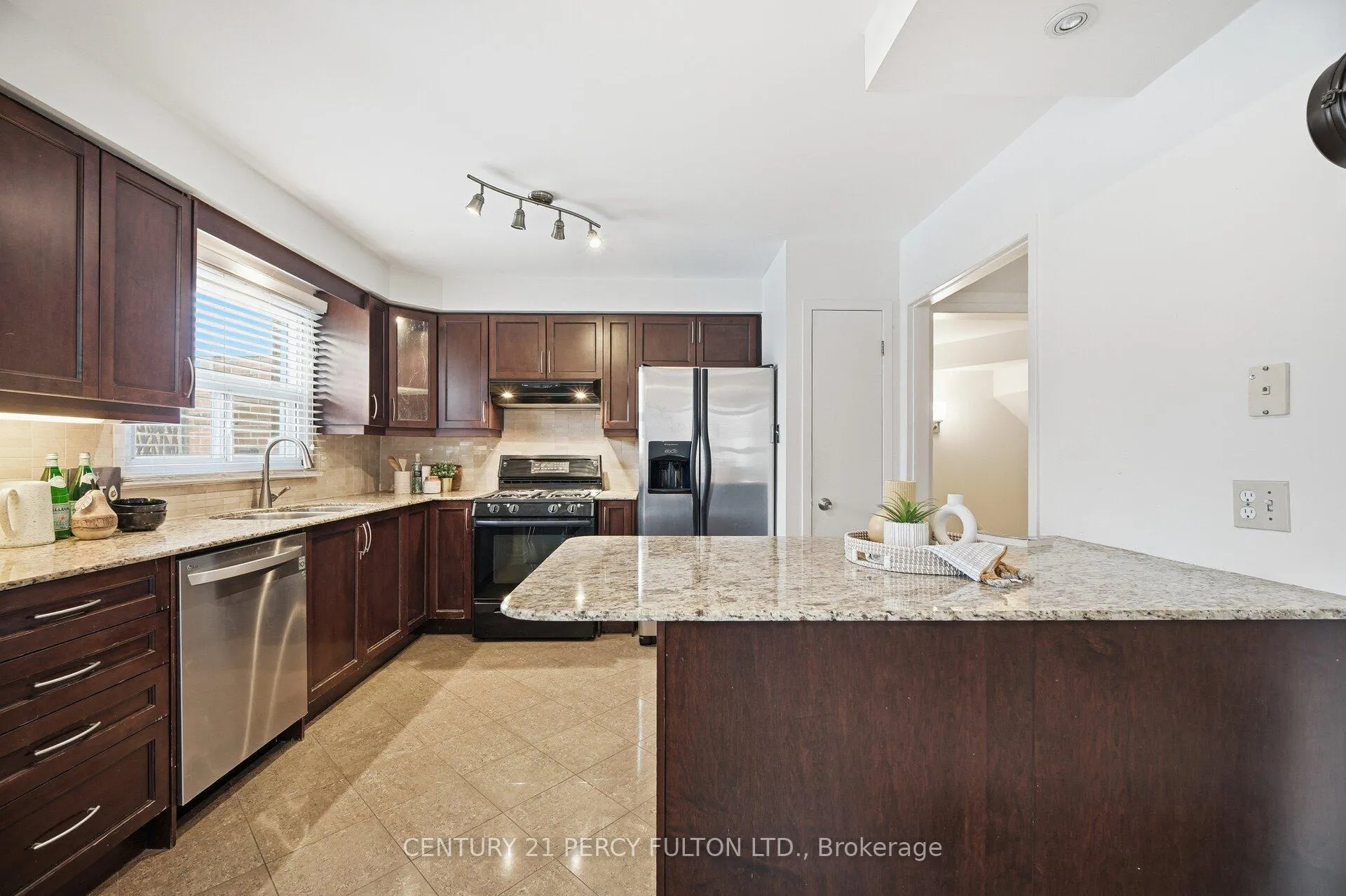 Photo 13 of 1302 Ferncliff Circle, Pickering, Liverpool — HOMEH