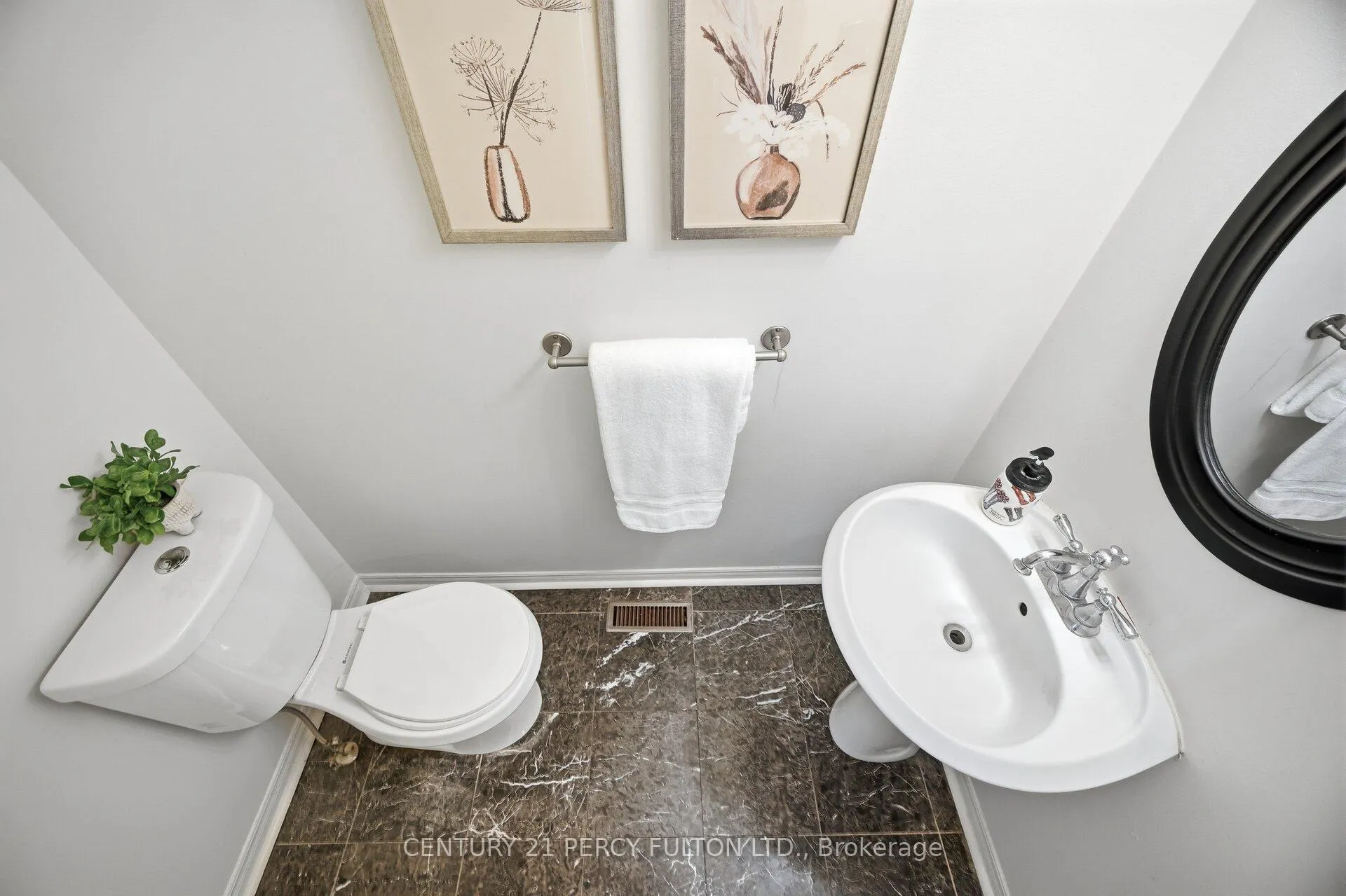 Photo 14 of 1302 Ferncliff Circle, Pickering, Liverpool — HOMEH