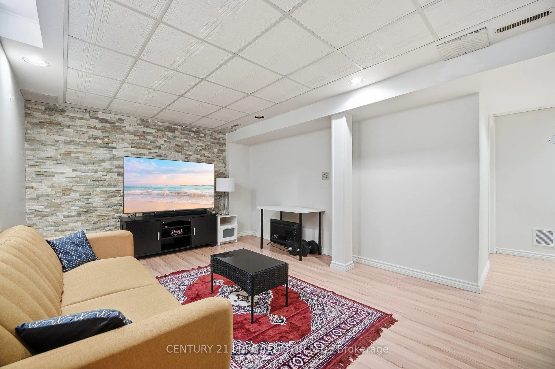 Photo 28 of 1302 Ferncliff Circle, Pickering, Liverpool — HOMEH