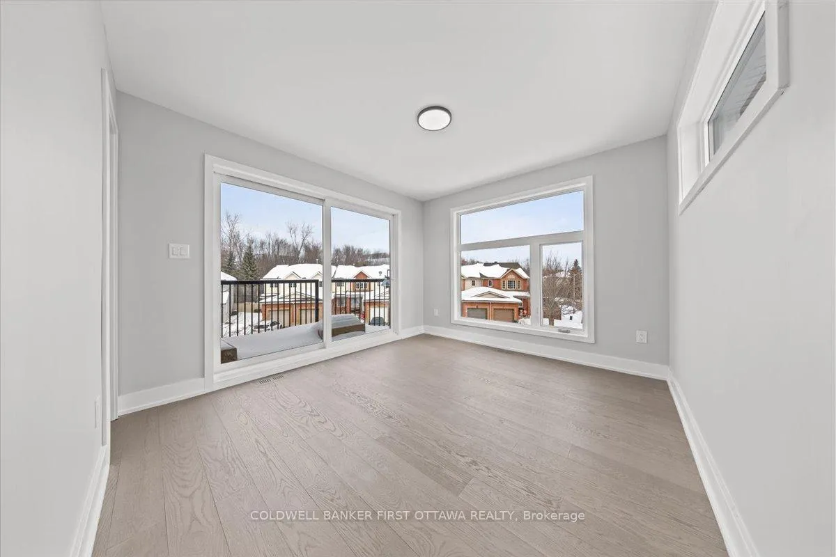 Photo 15 of 20 Inverkip Avenue, Ottawa, Hunt Club Park/Greenboro — HOMEH