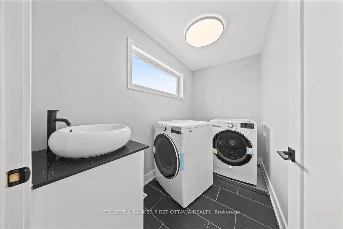 Photo 18 of 20 Inverkip Avenue, Ottawa, Hunt Club Park/Greenboro — HOMEH