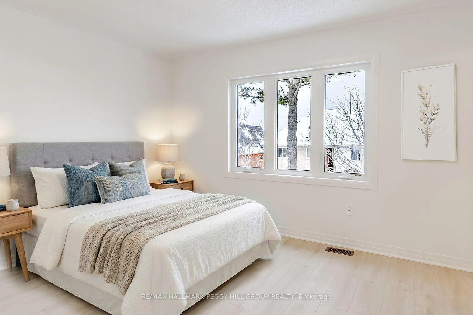 Photo 6 of 199 Durham Avenue, Barrie, Rural Barrie Southeast — HOMEH