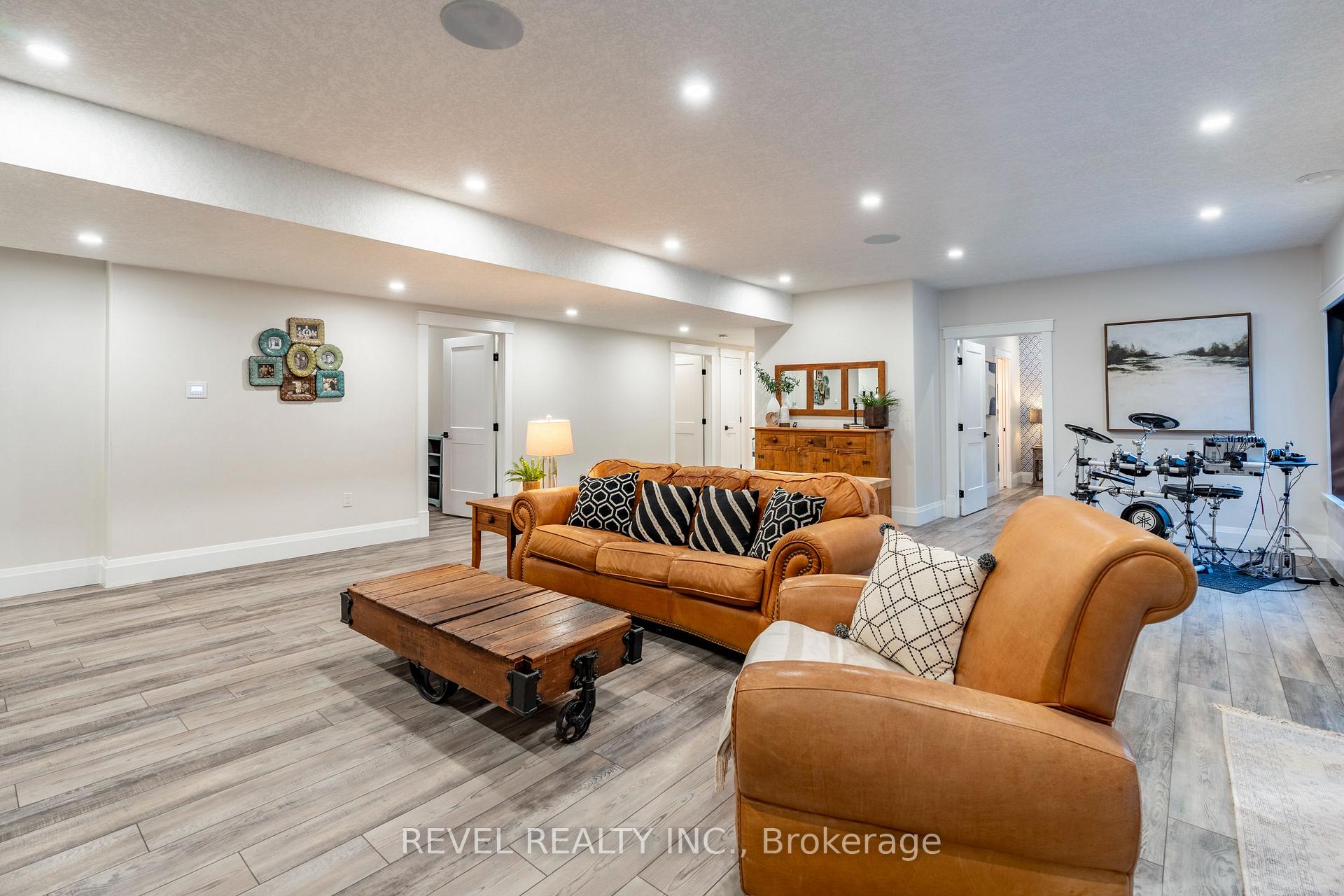 Photo 23 of 7404 Wellington Road 11, Mapleton, Rural Mapleton — HOMEH
