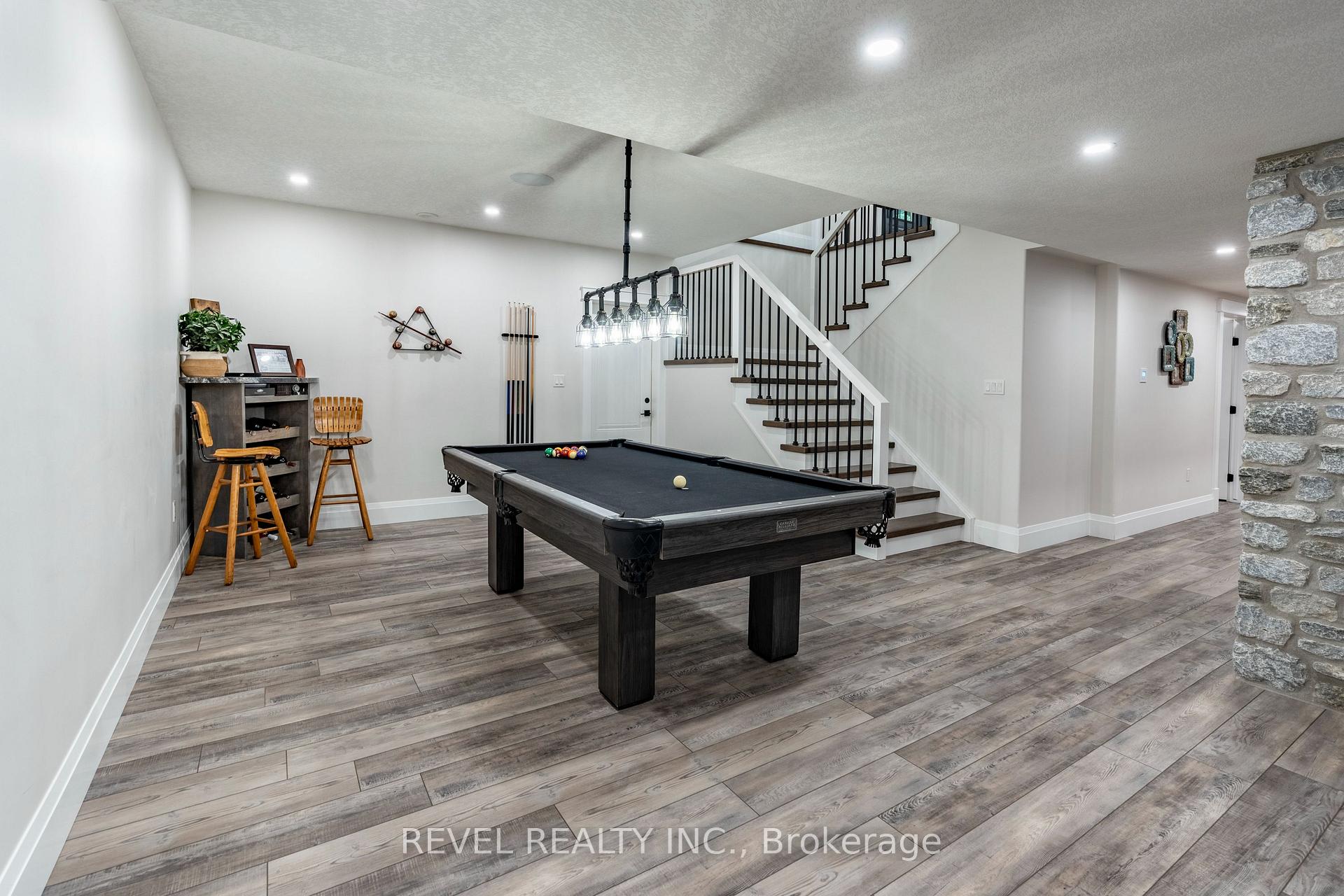 Photo 32 of 7404 Wellington Road 11, Mapleton, Rural Mapleton — HOMEH
