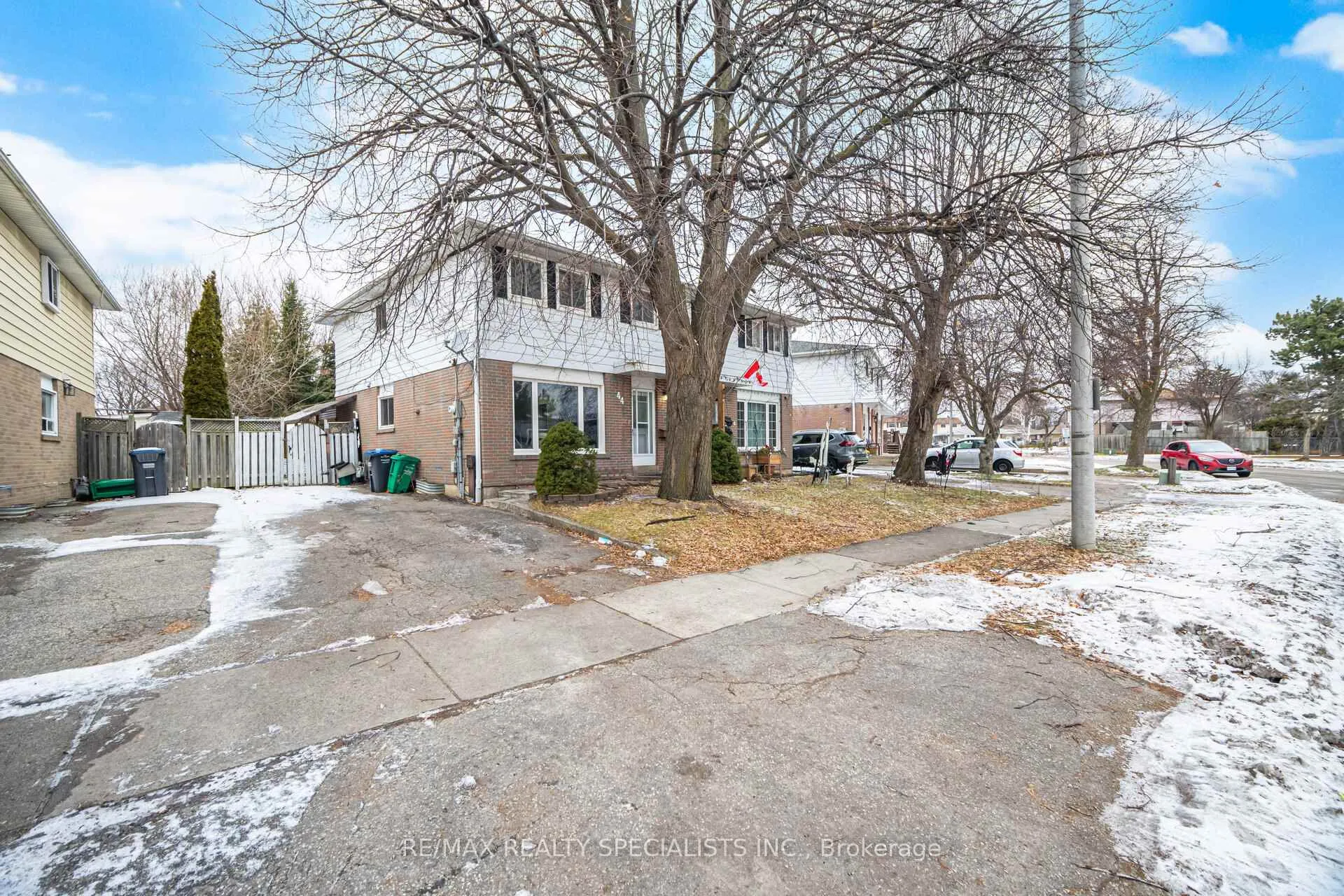 Photo 3 of 44 Herkley Drive, Brampton, Madoc — HOMEH