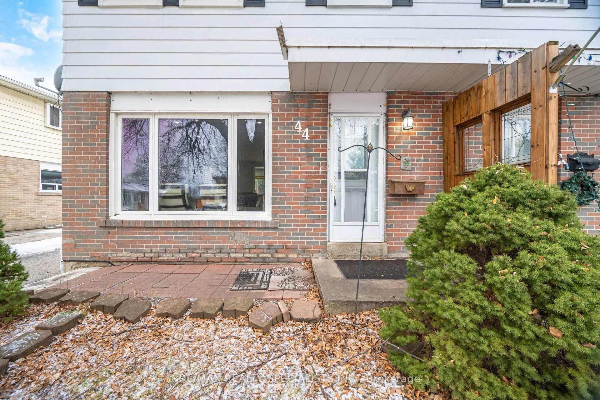 Photo 4 of 44 Herkley Drive, Brampton, Madoc — HOMEH