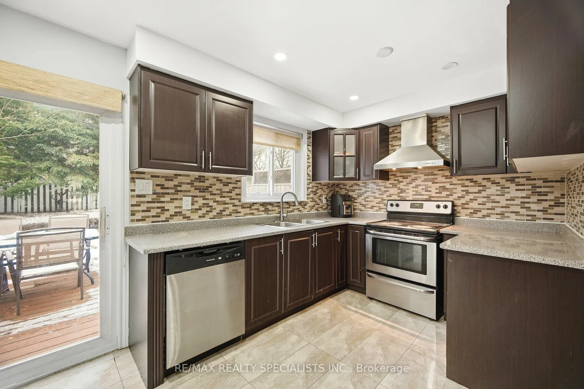 Photo 11 of 44 Herkley Drive, Brampton, Madoc — HOMEH