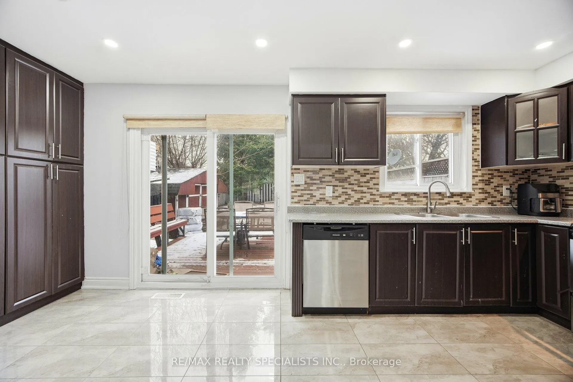 Photo 12 of 44 Herkley Drive, Brampton, Madoc — HOMEH