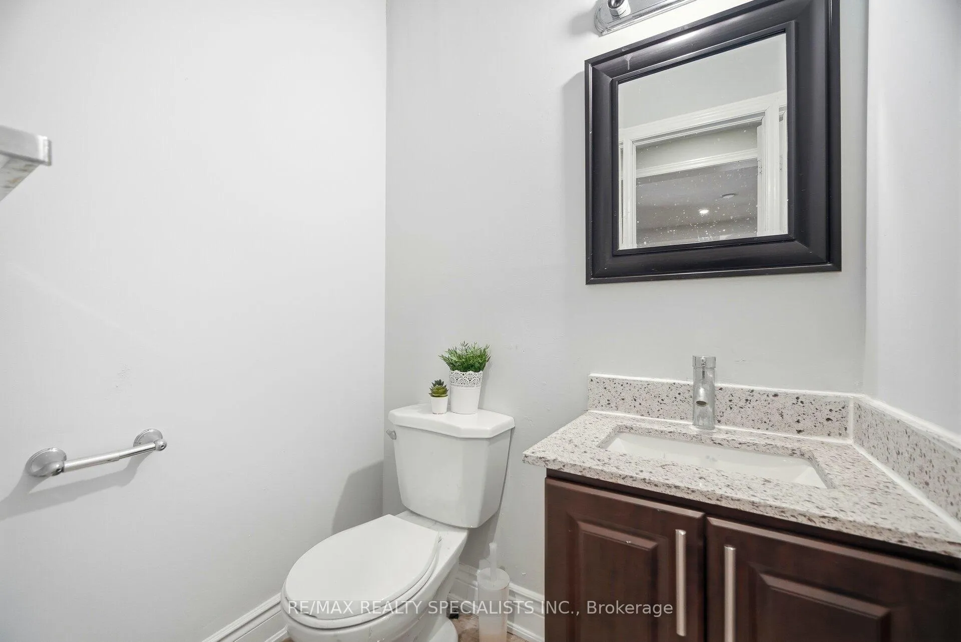 Photo 14 of 44 Herkley Drive, Brampton, Madoc — HOMEH