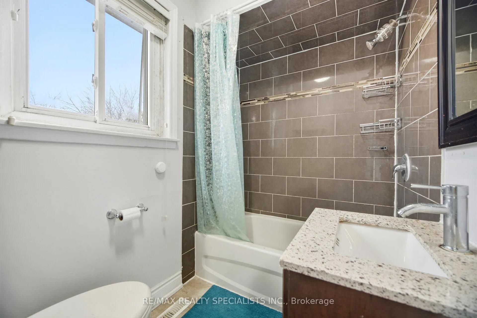 Photo 20 of 44 Herkley Drive, Brampton, Madoc — HOMEH