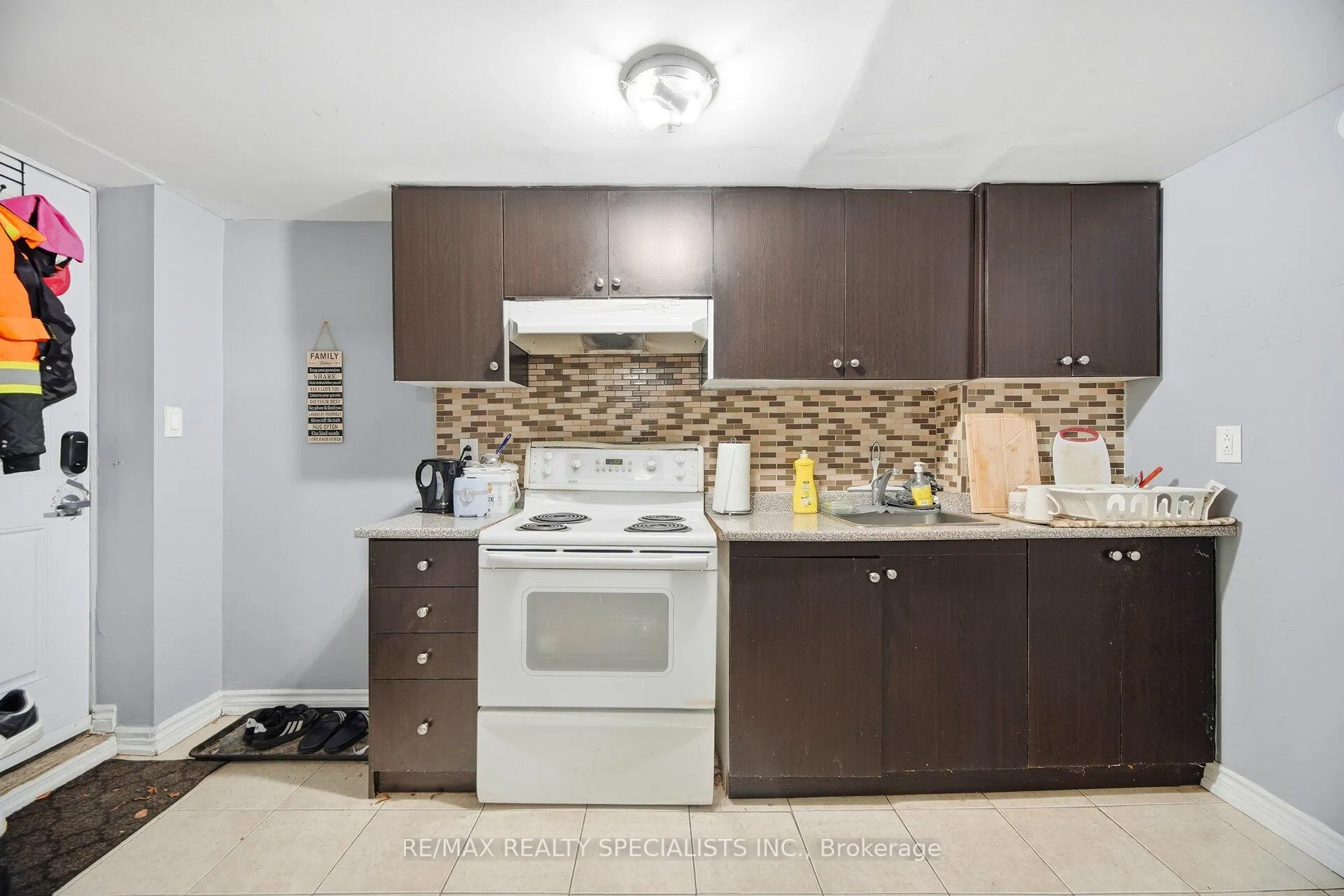 Photo 33 of 44 Herkley Drive, Brampton, Madoc — HOMEH