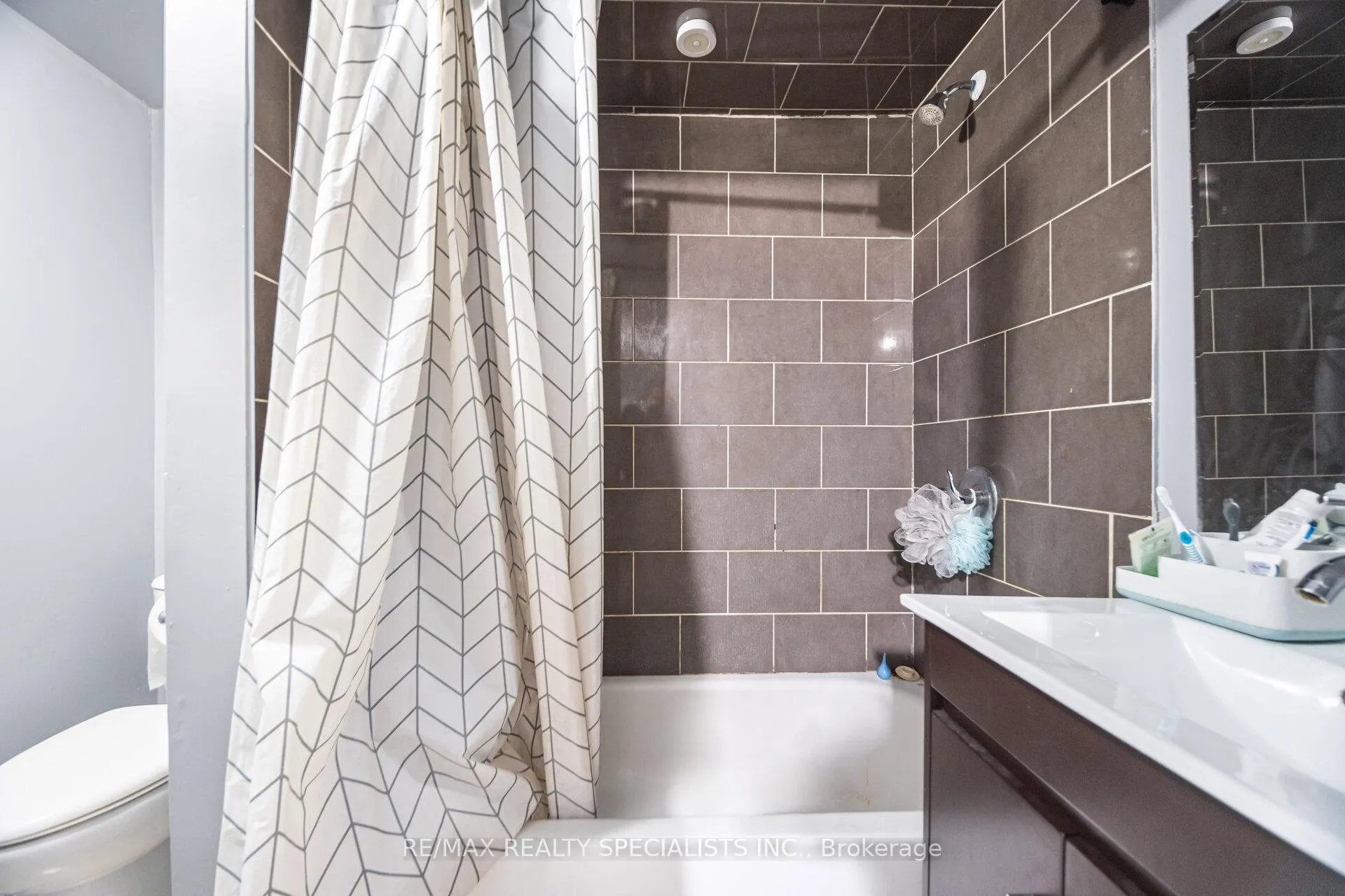 Photo 34 of 44 Herkley Drive, Brampton, Madoc — HOMEH