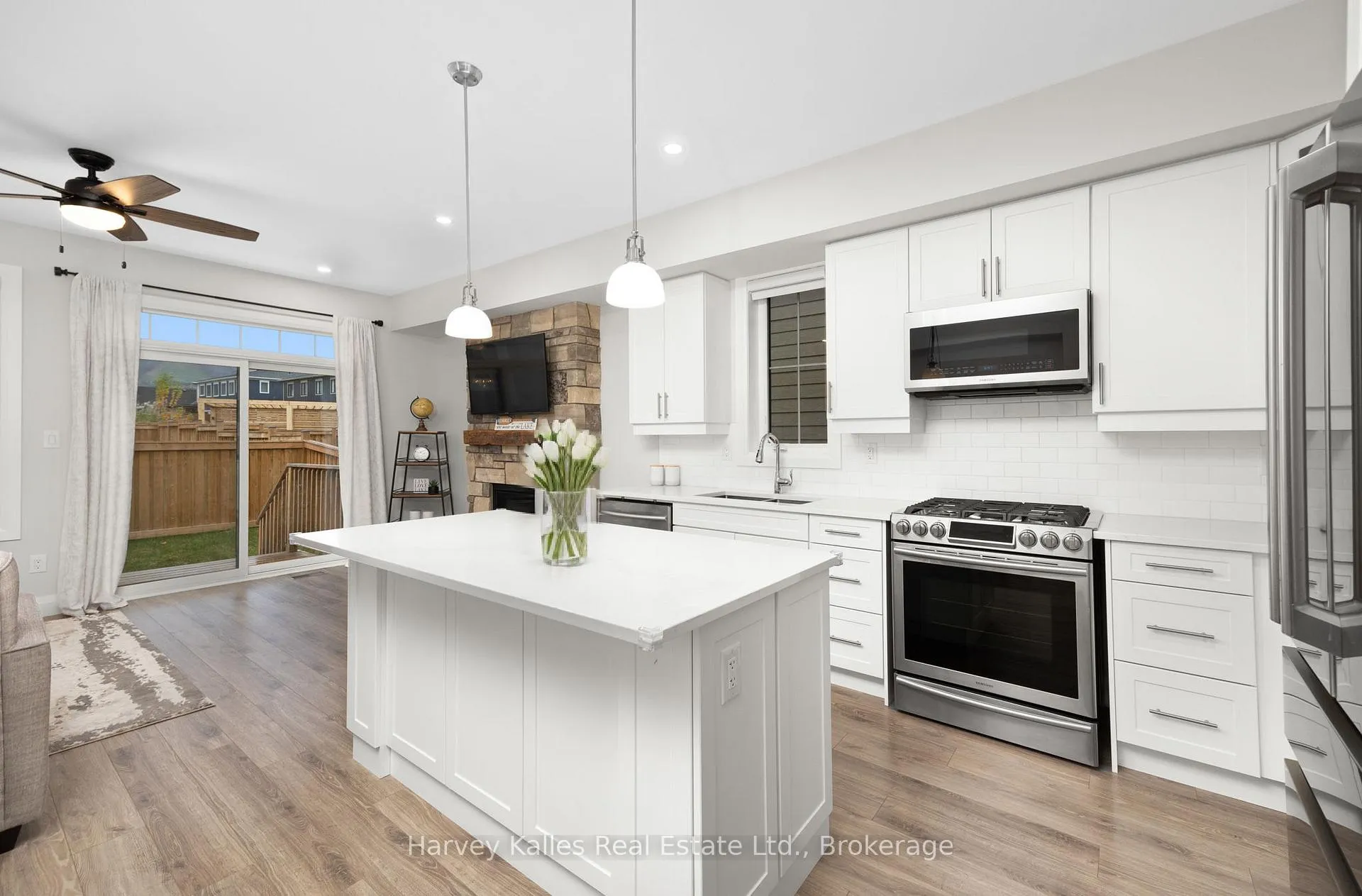 Photo 5 of 129 Red Pine Street, Blue Mountains — HOMEH