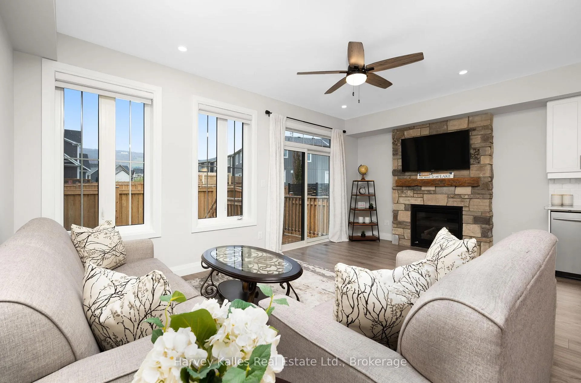 Photo 7 of 129 Red Pine Street, Blue Mountains — HOMEH