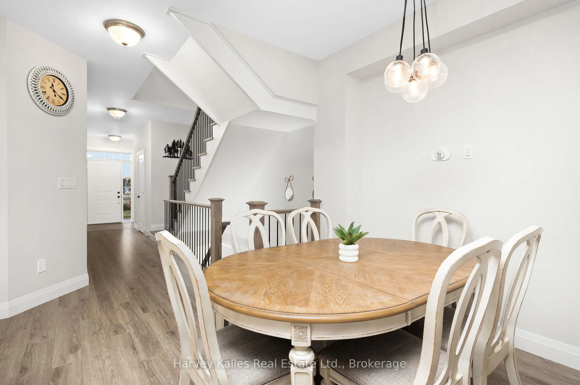 Photo 10 of 129 Red Pine Street, Blue Mountains — HOMEH