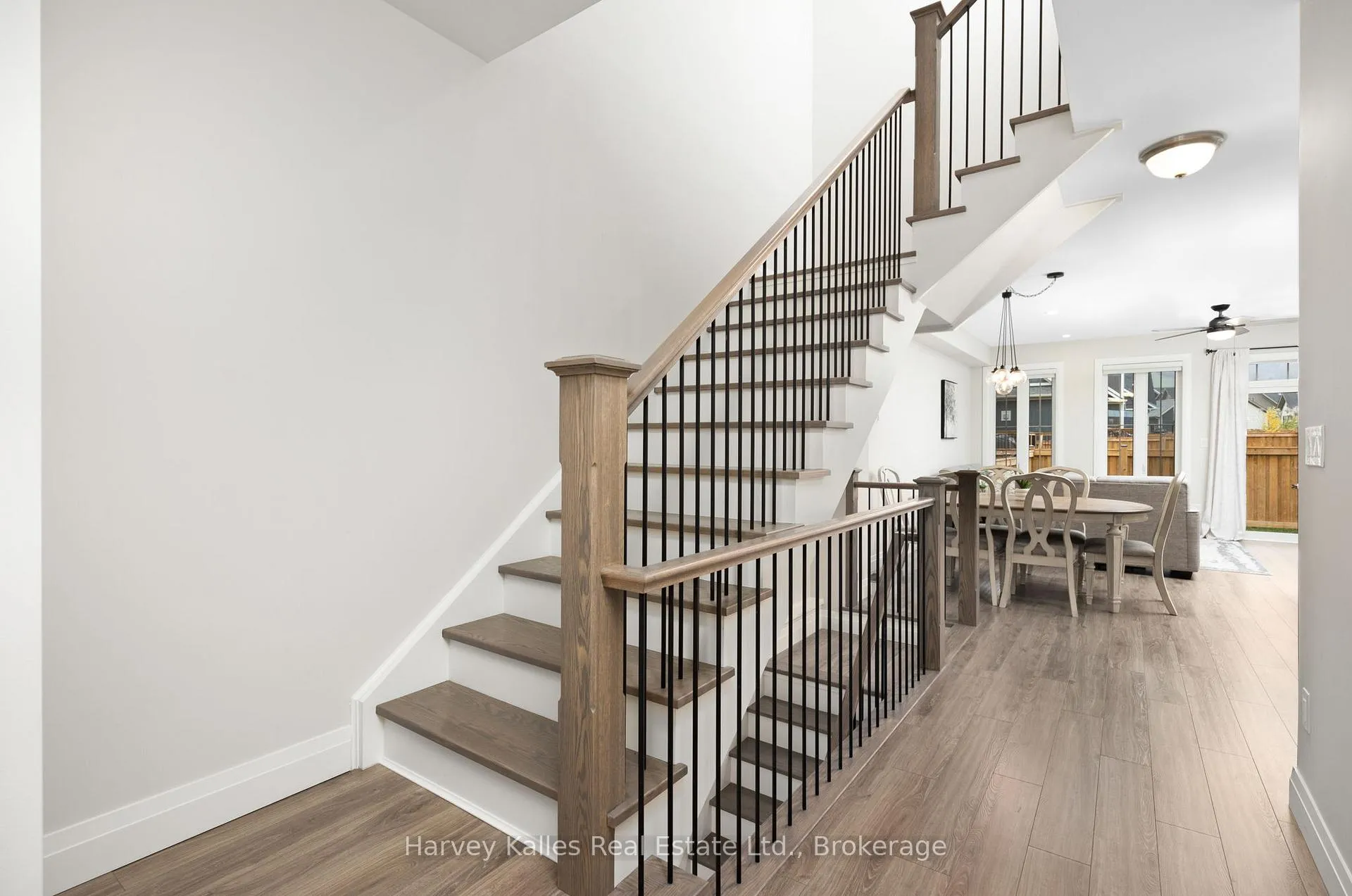 Photo 11 of 129 Red Pine Street, Blue Mountains — HOMEH