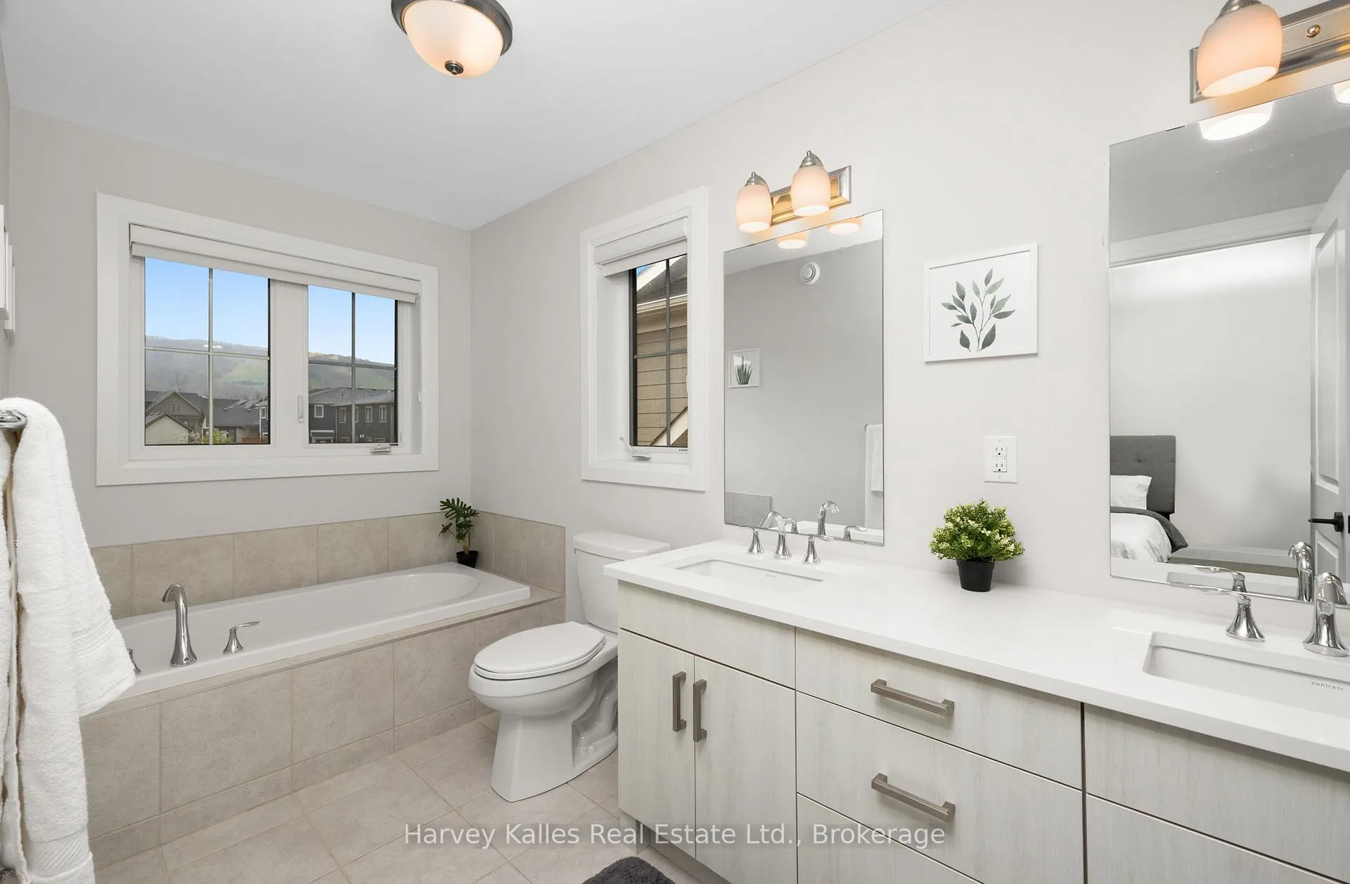 Photo 17 of 129 Red Pine Street, Blue Mountains — HOMEH