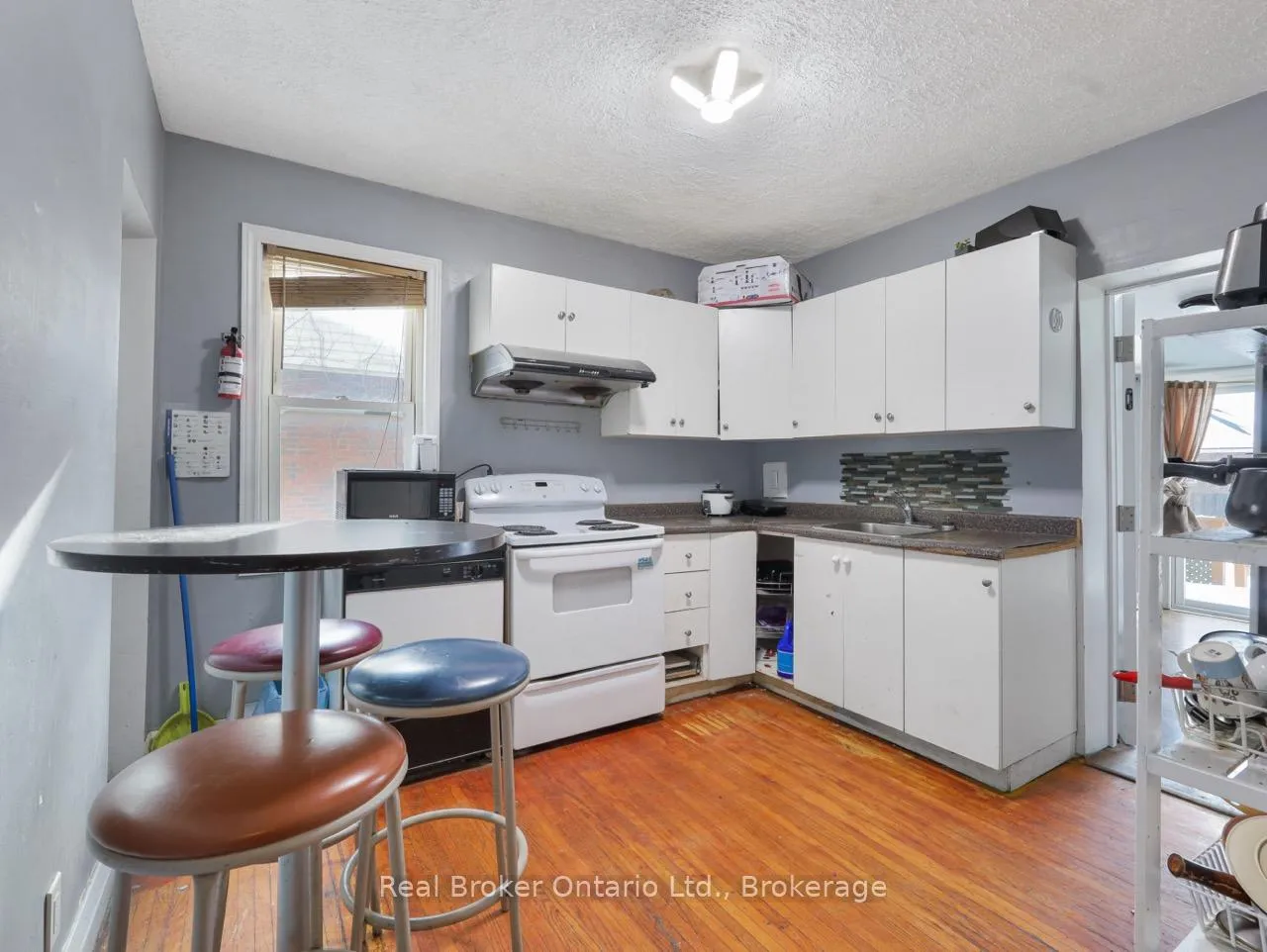 Photo 5 of 28 West 3rd Street, Hamilton, Bonnington — HOMEH