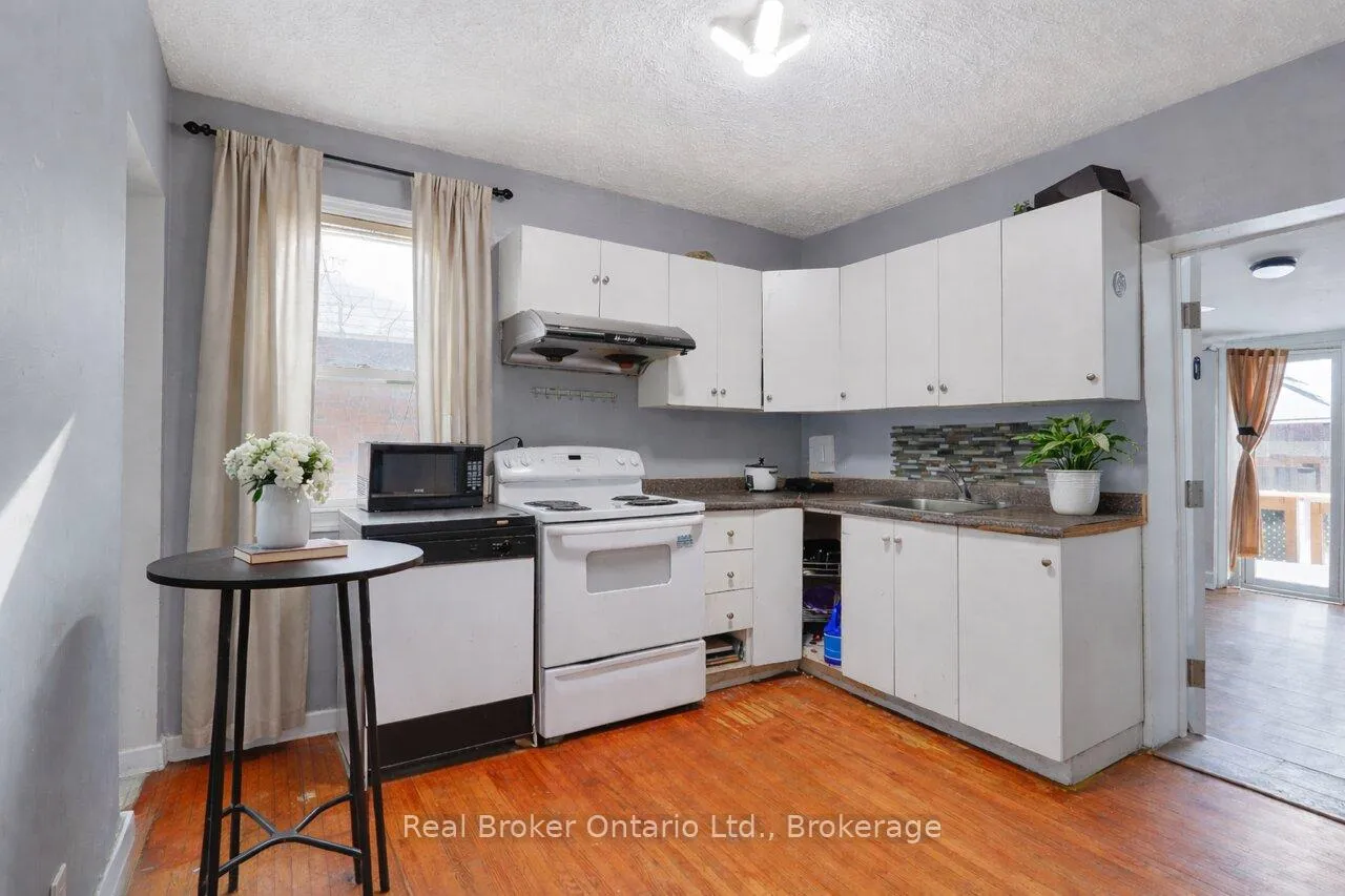Photo 6 of 28 West 3rd Street, Hamilton, Bonnington — HOMEH
