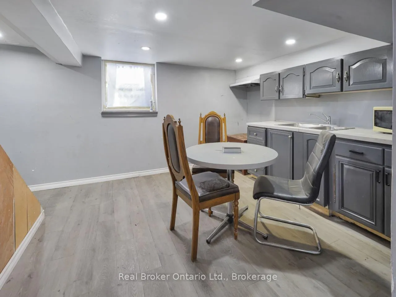 Photo 12 of 28 West 3rd Street, Hamilton, Bonnington — HOMEH