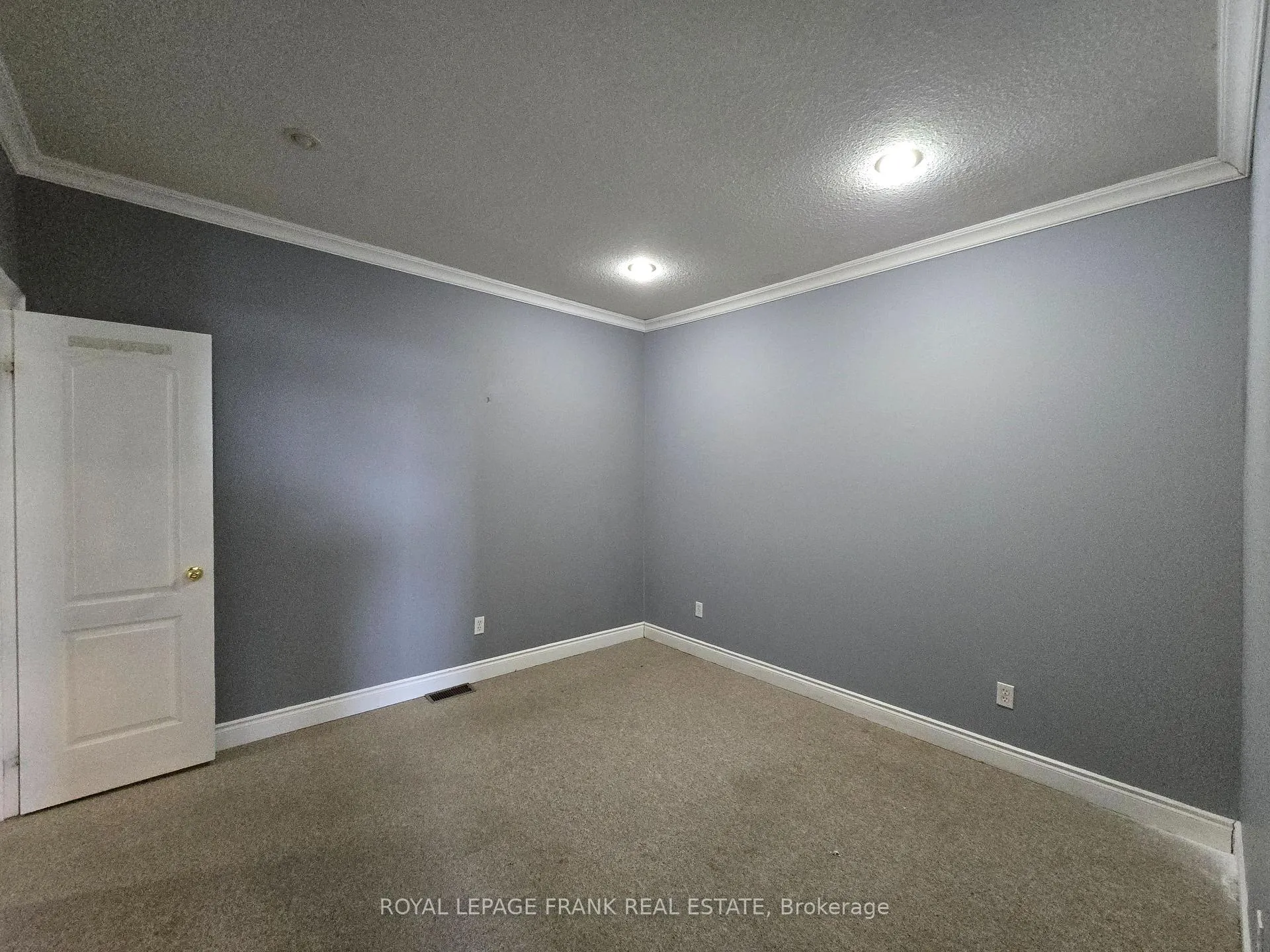 Photo 4 of Unit 208, 54 King Street E, Clarington, Bowmanville — HOMEH