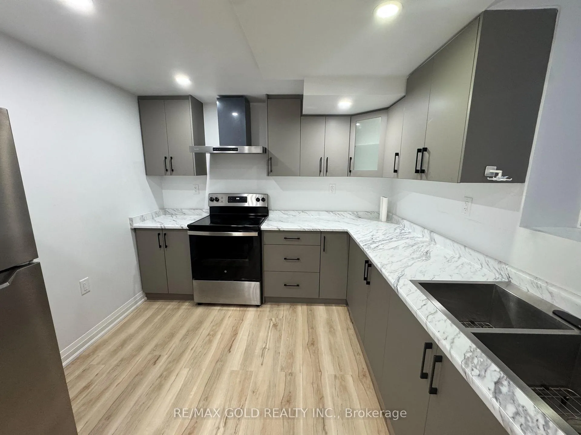Photo 2 of 15 Eastman Drive, Brampton, Credit Valley — HOMEH