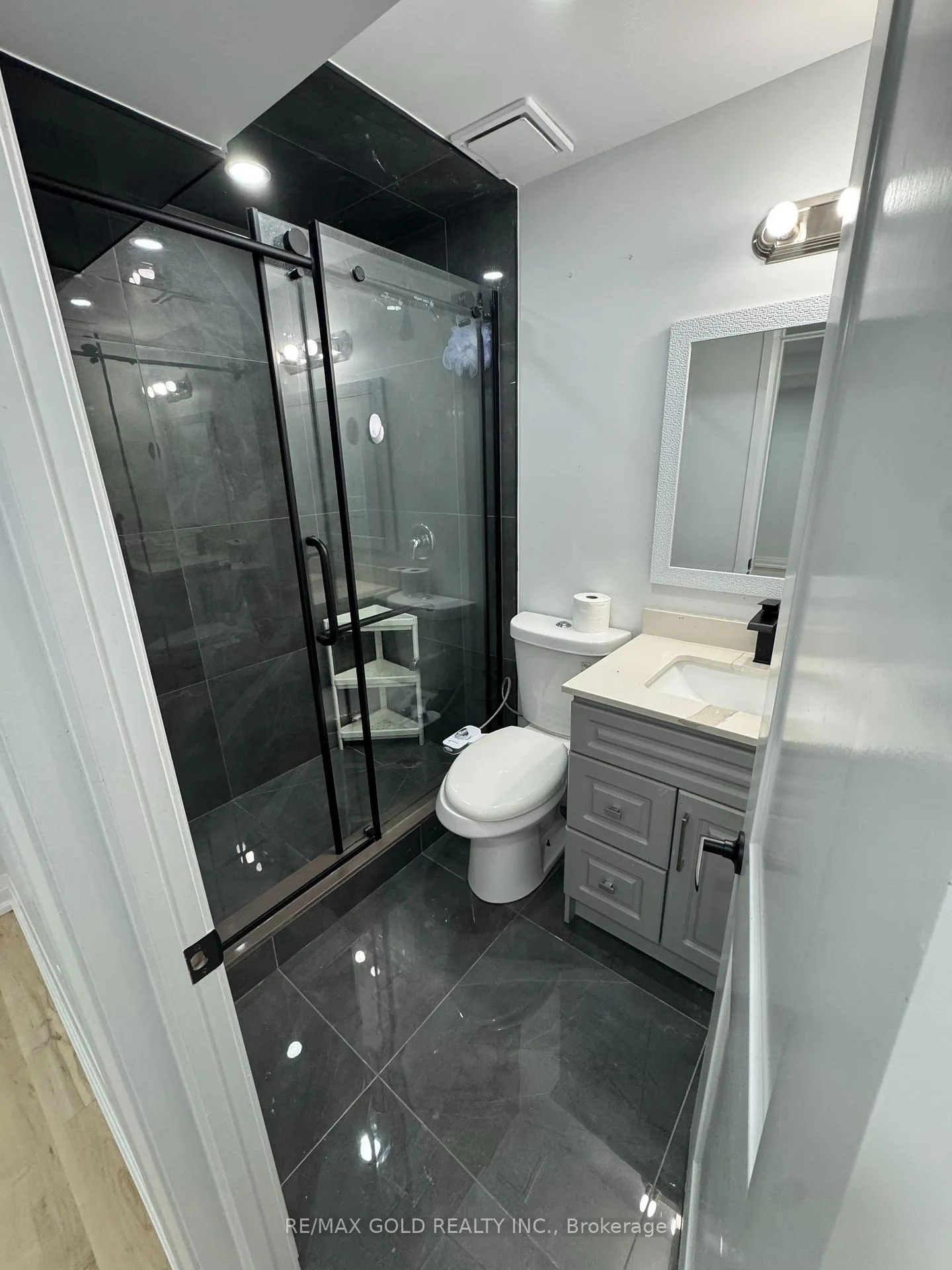 Photo 3 of 15 Eastman Drive, Brampton, Credit Valley — HOMEH