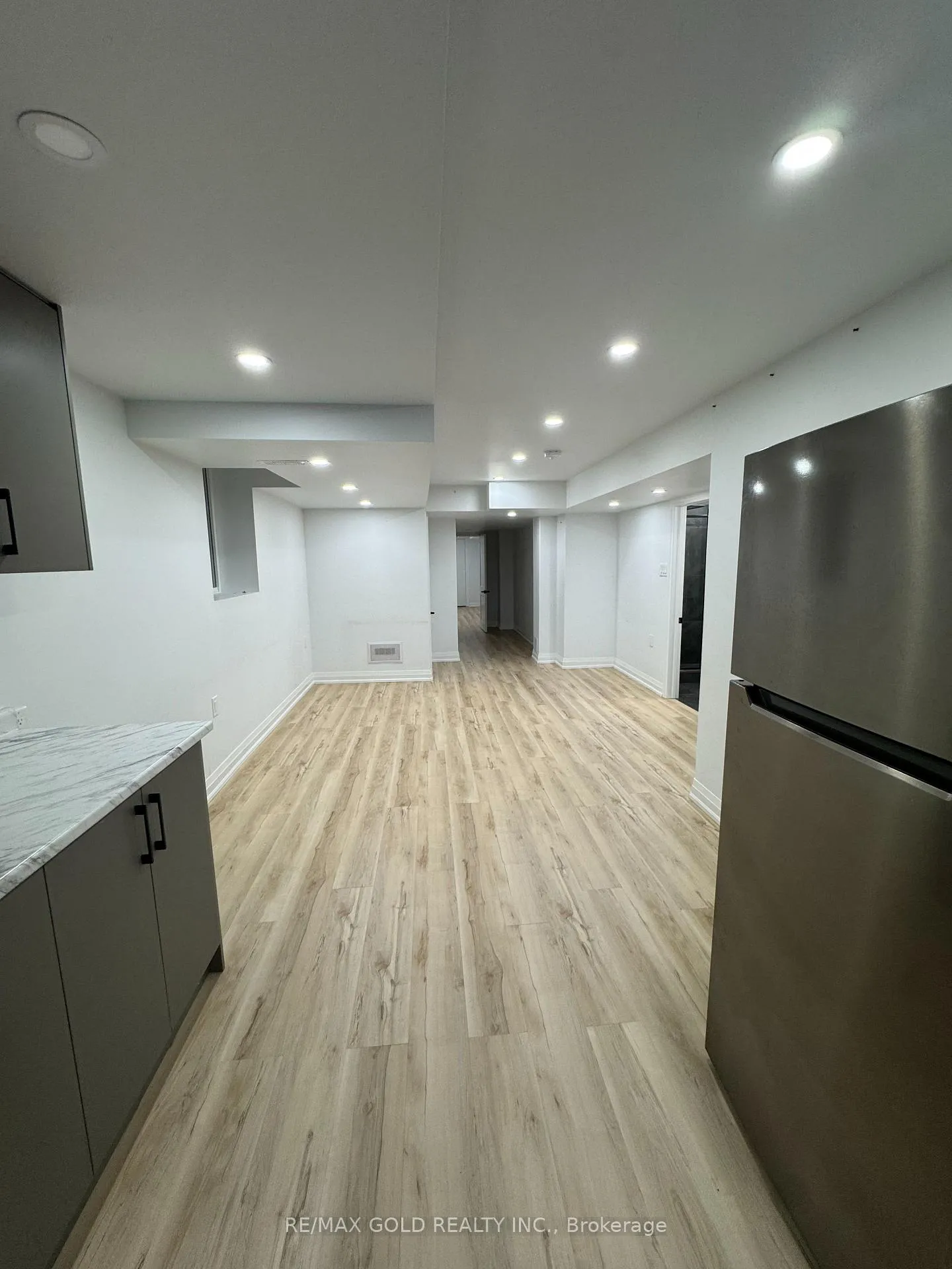 Photo 4 of 15 Eastman Drive, Brampton, Credit Valley — HOMEH