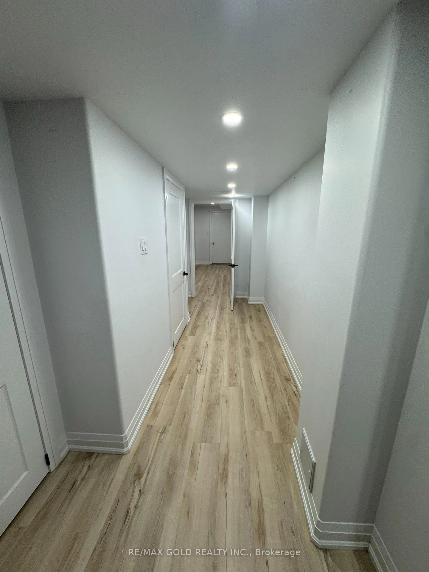 Photo 6 of 15 Eastman Drive, Brampton, Credit Valley — HOMEH