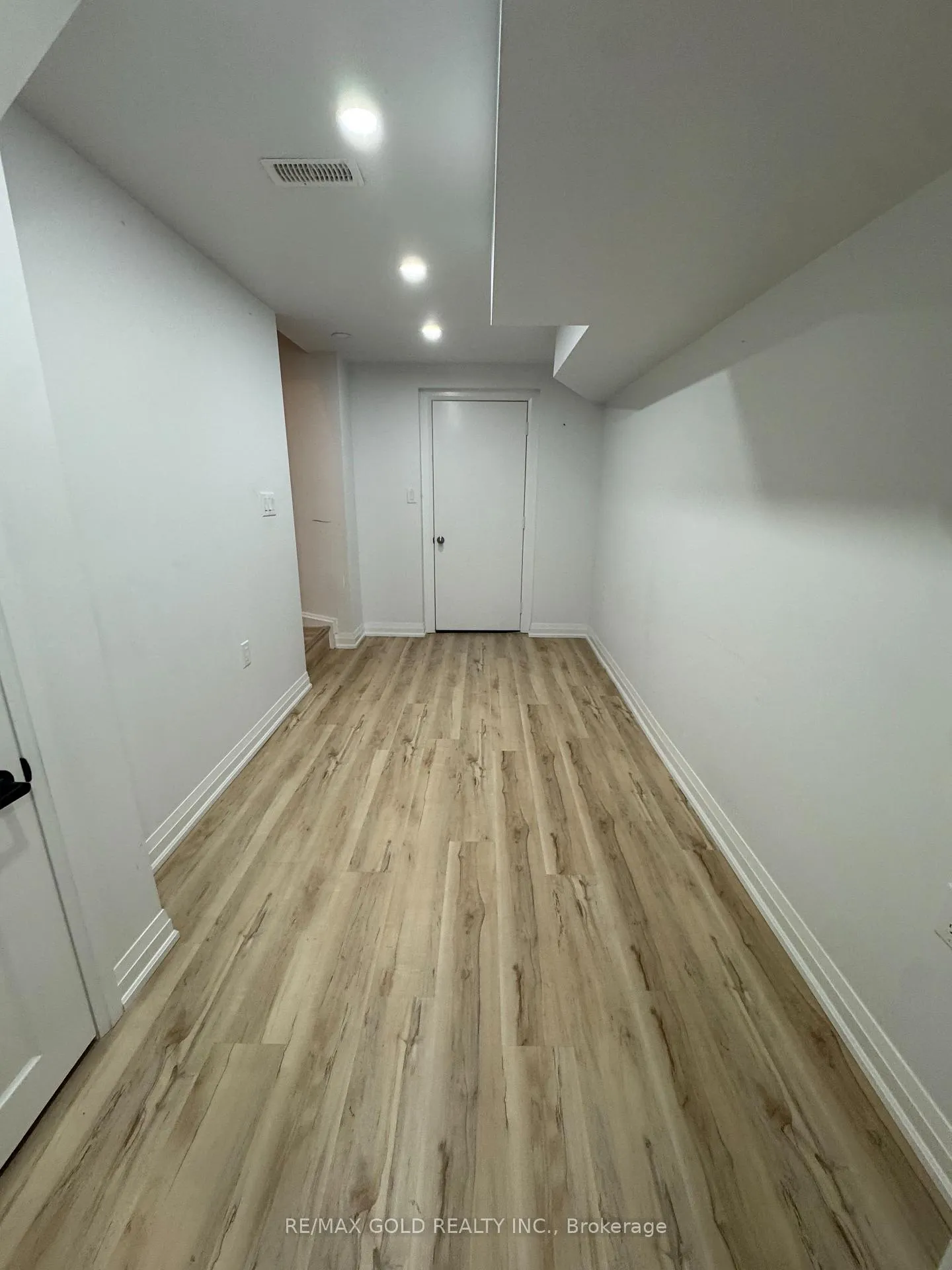 Photo 8 of 15 Eastman Drive, Brampton, Credit Valley — HOMEH