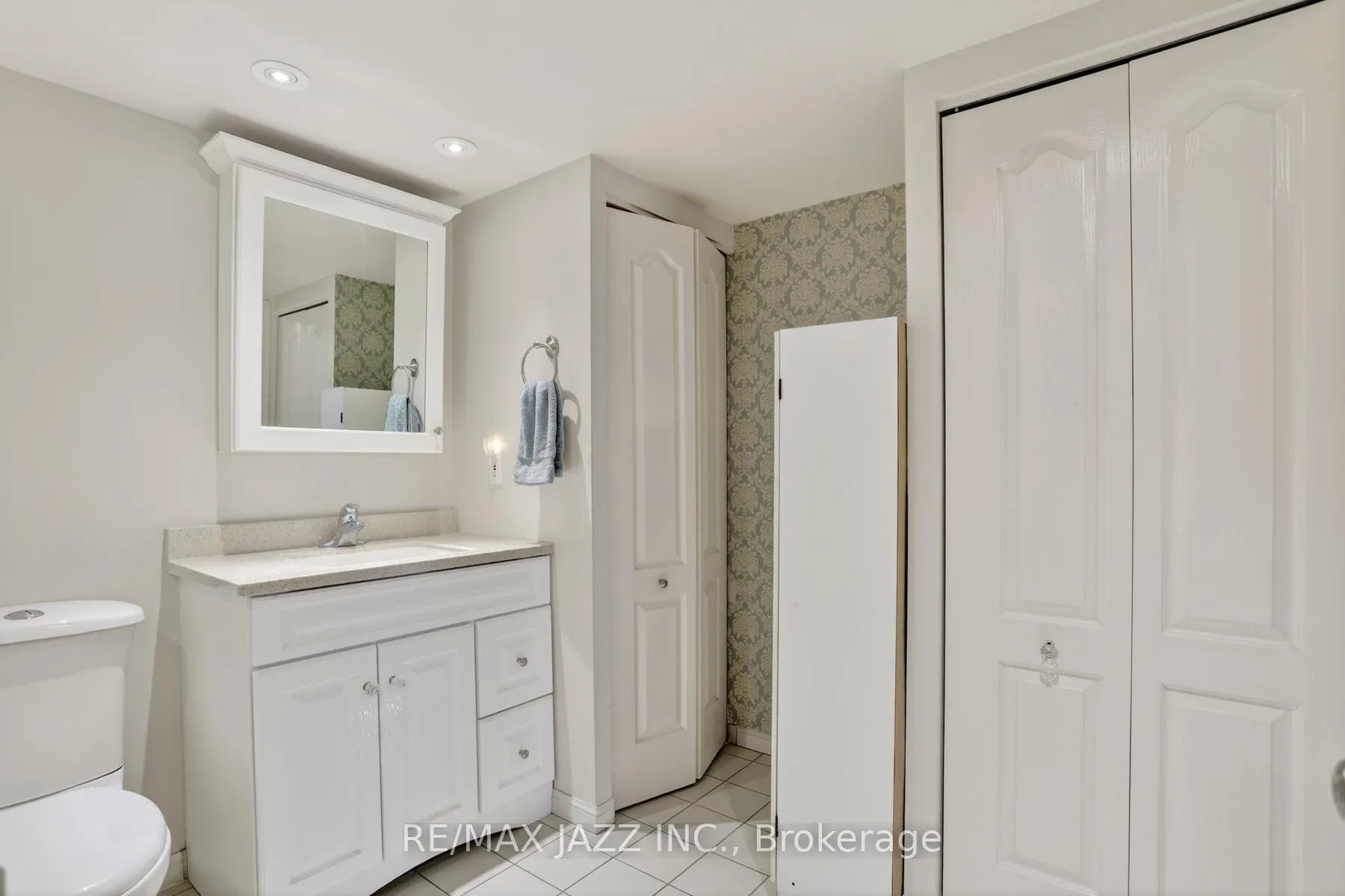 Photo 16 of Unit 217, 712 Rossland Road E, Whitby, Pringle Creek — HOMEH
