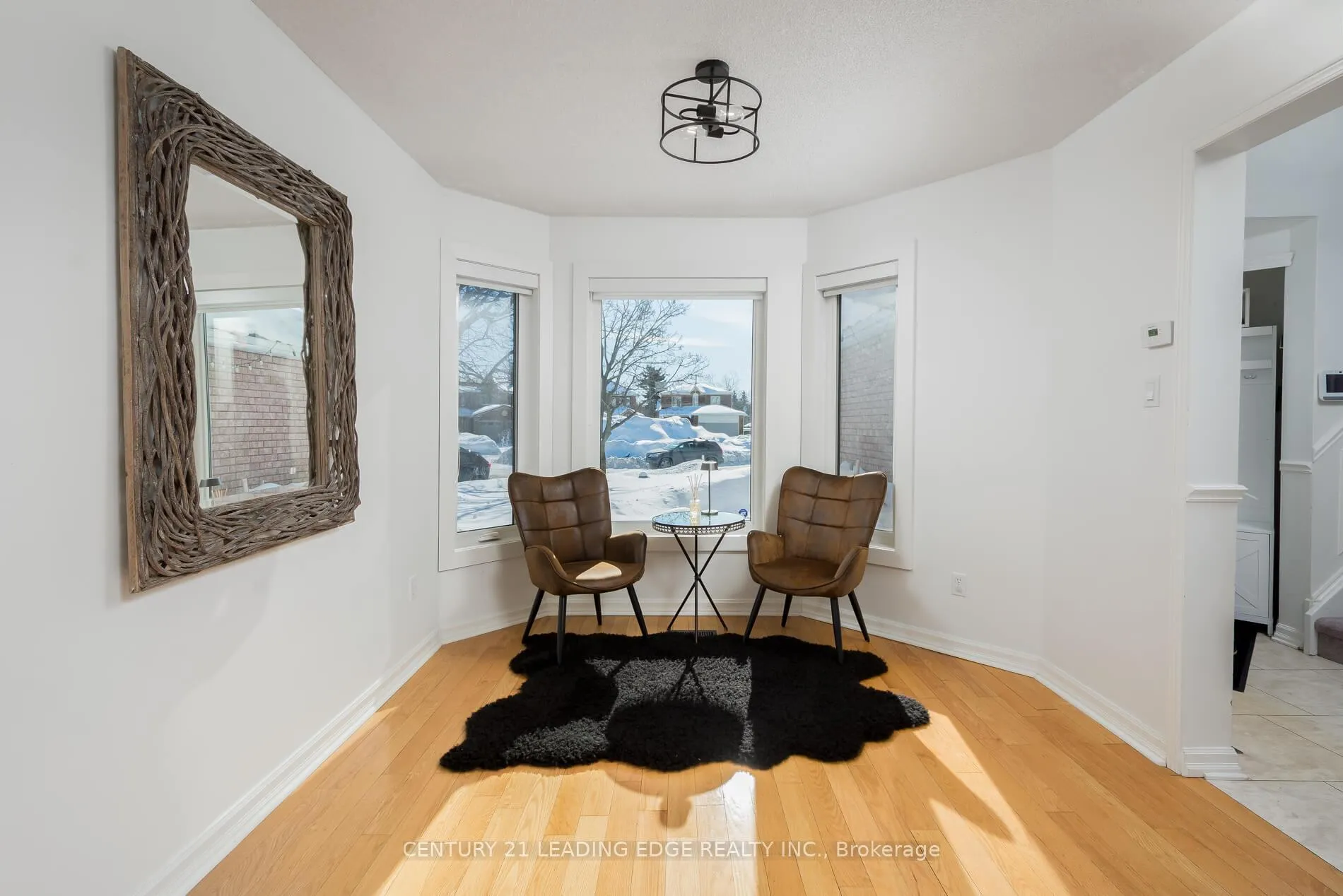 Photo 4 of 13 Gordon Court, Barrie, West Bayfield — HOMEH